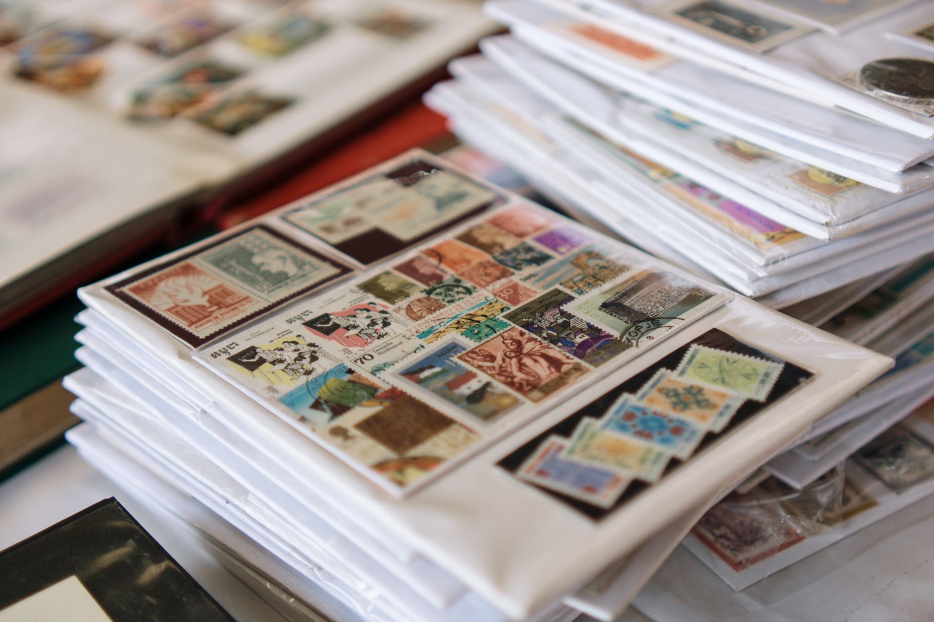 stamp card collection paper (Photo: Berna / Pexels)