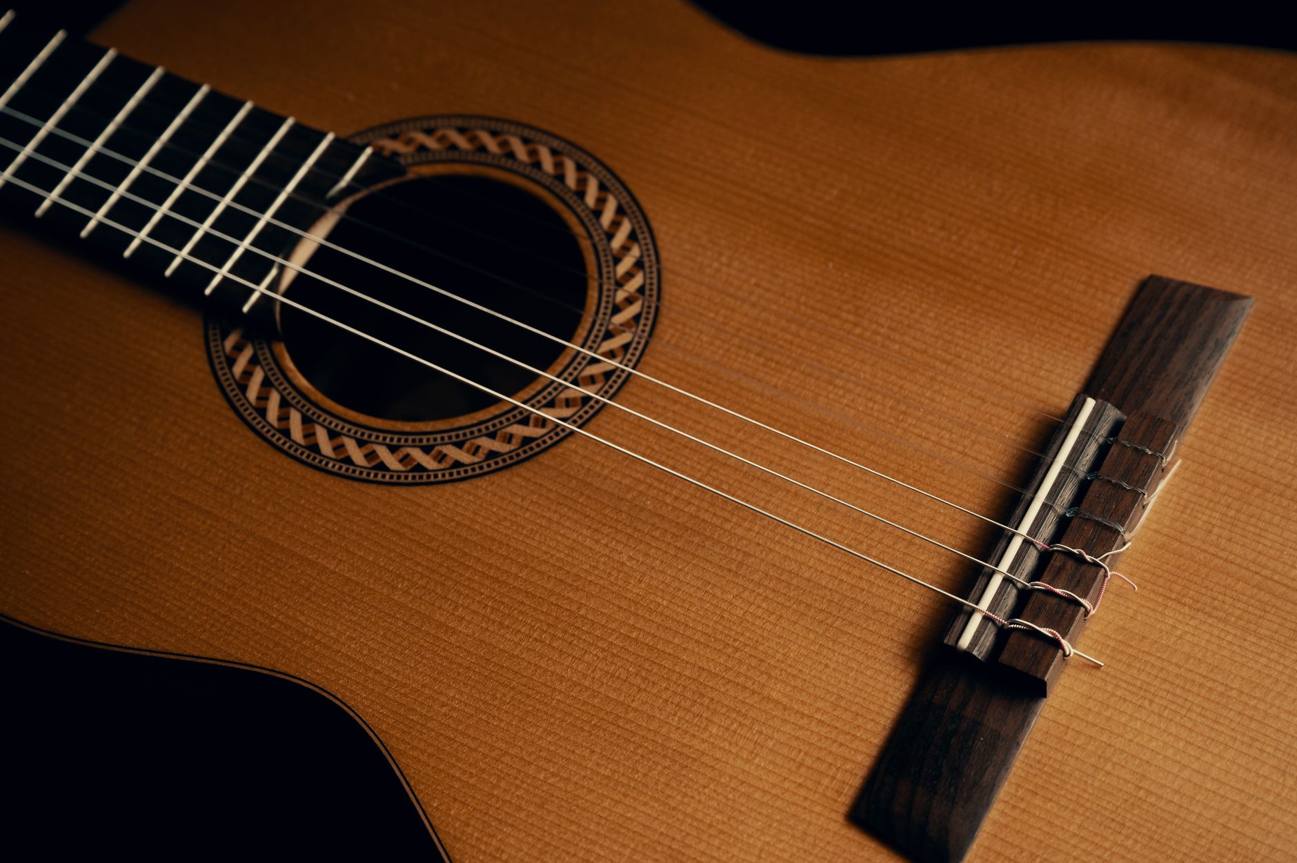 acoustic guitar strings closeup (Photo: Brett Sayles / Pexels)