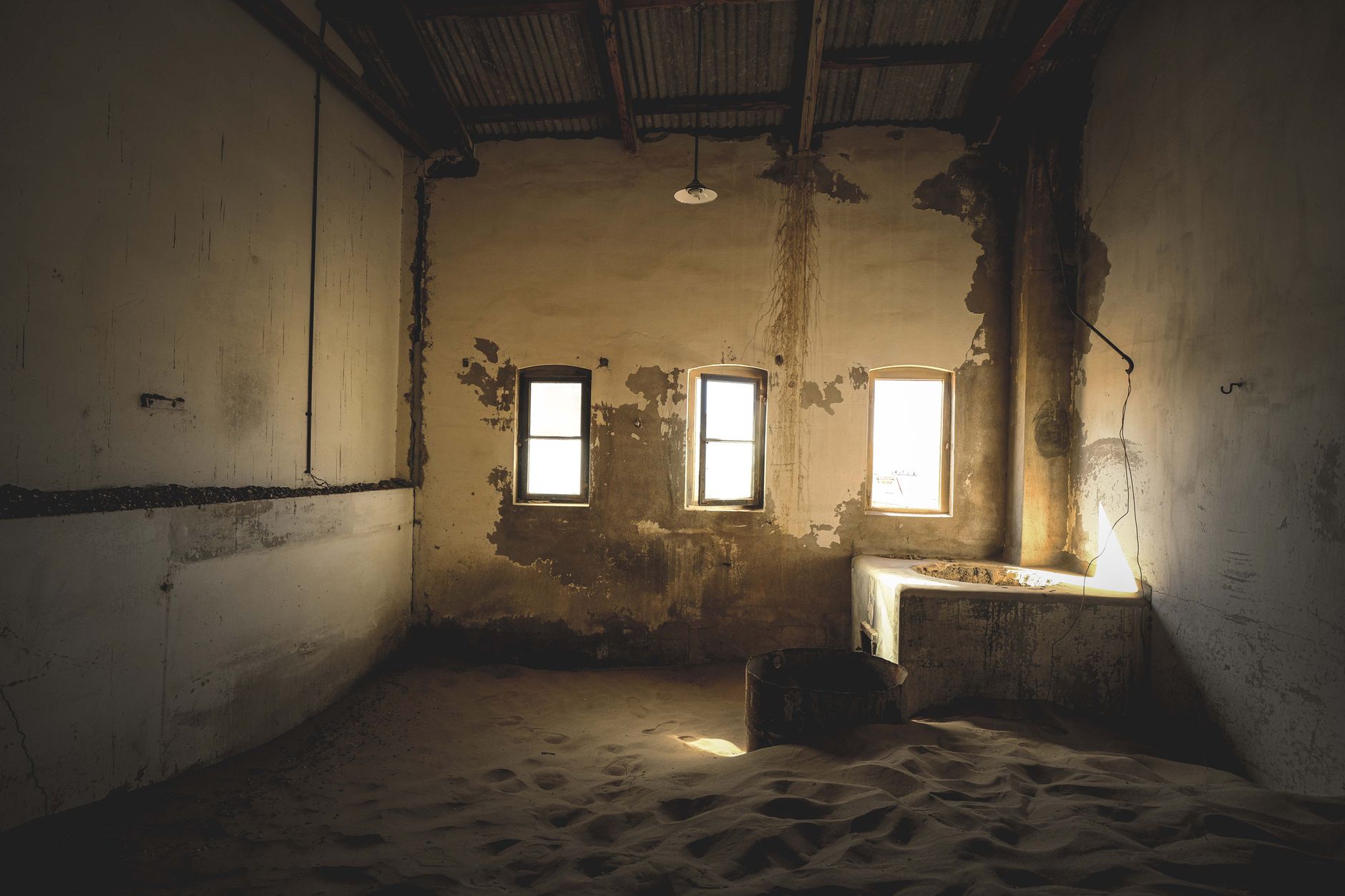 empty room bare walls (Photo: Francesco Ungaro / Pexels)