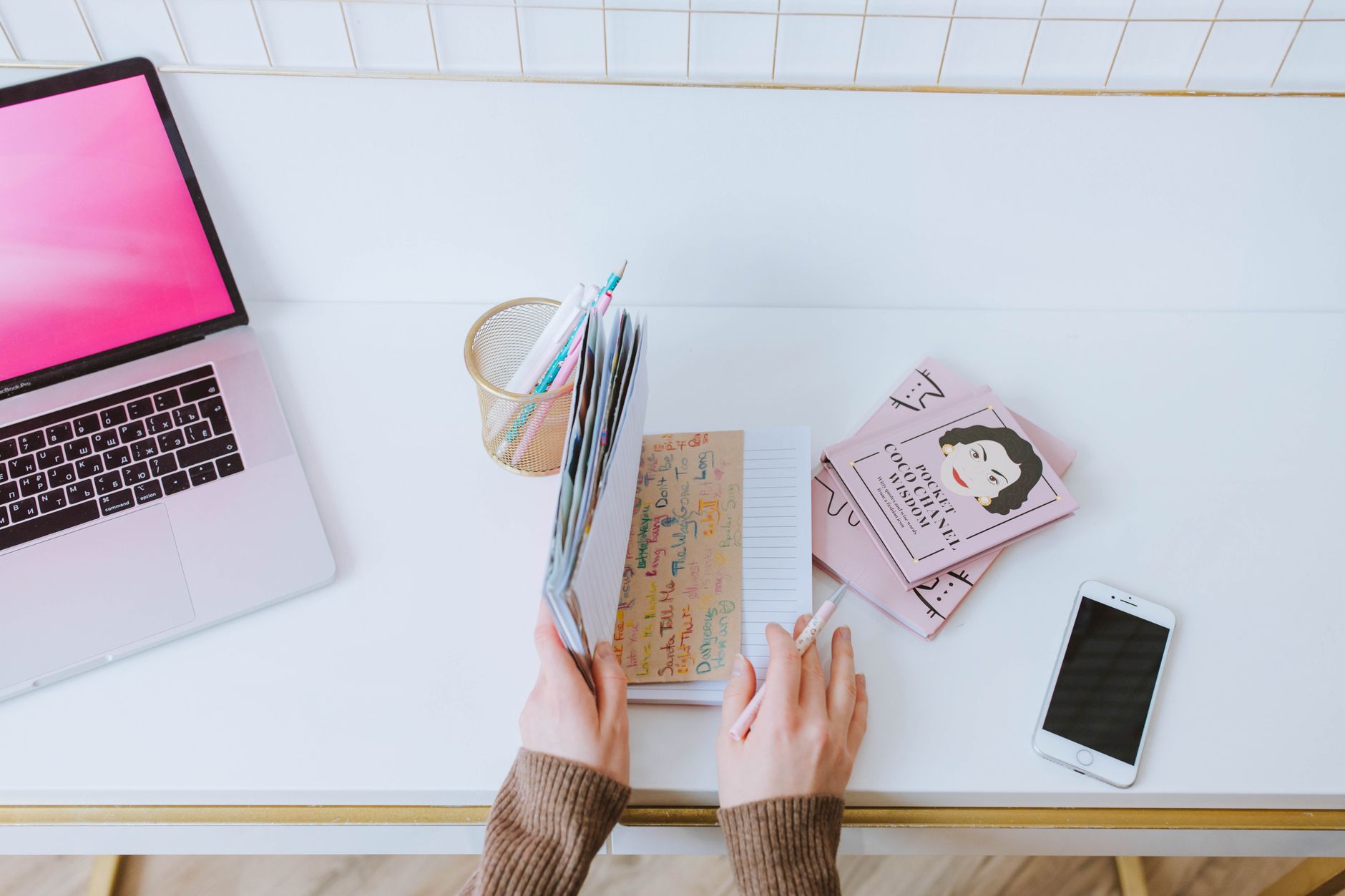 notebook planning desk (Photo: Anastasia  Shuraeva / Pexels)