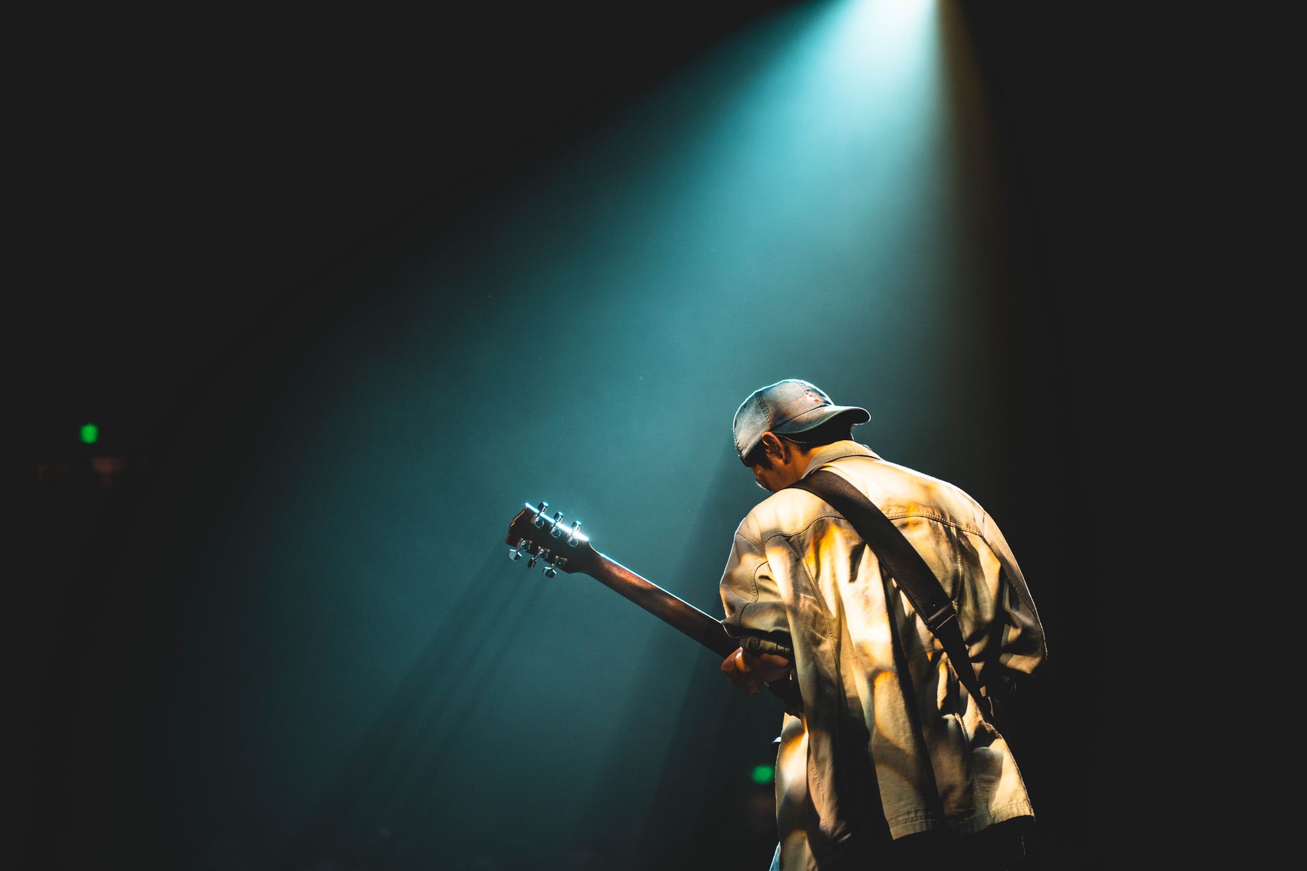 nervous musician waiting backstage (Photo: Clam Lo / Pexels)