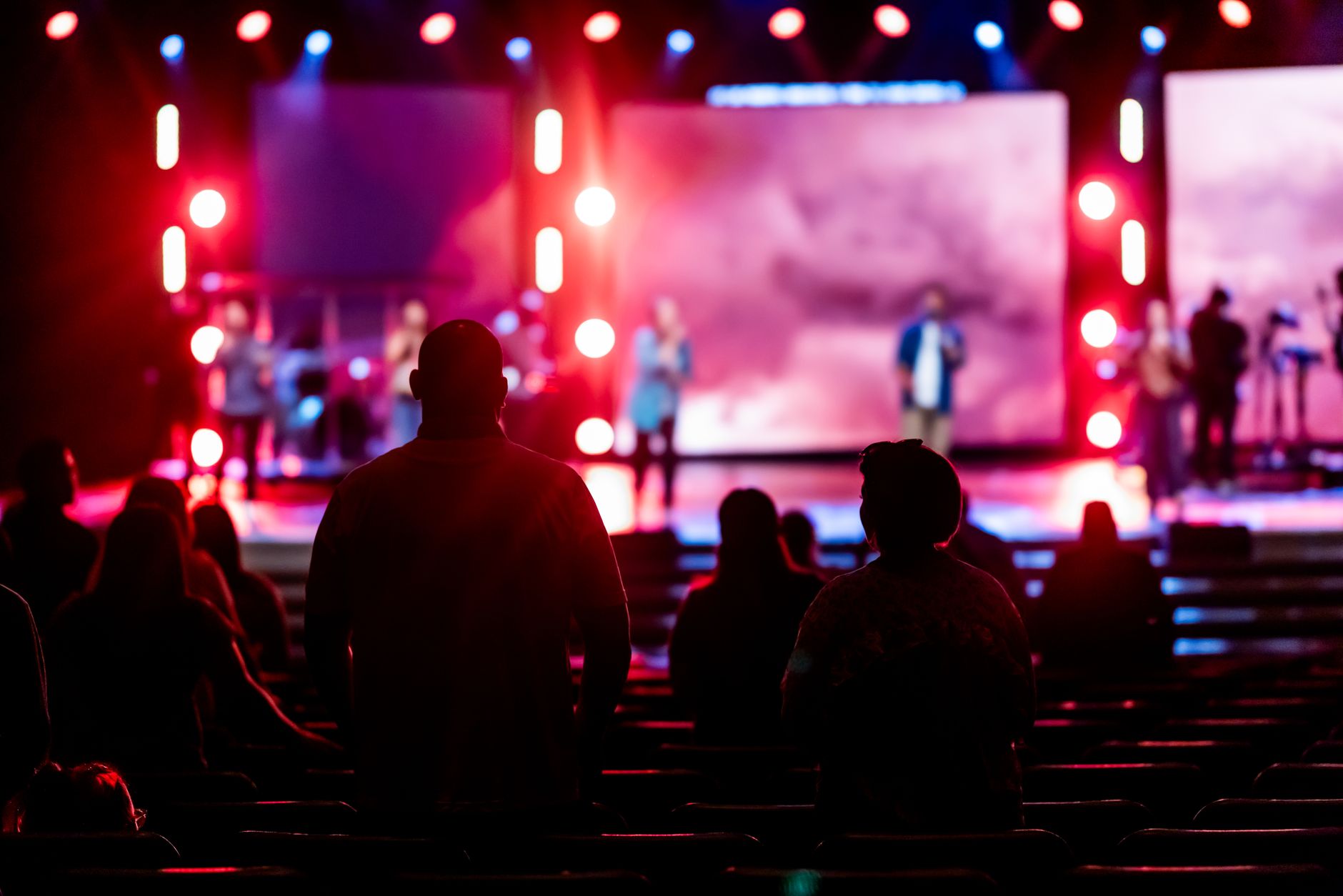 small live house stage (Photo: Caleb Oquendo / Pexels)