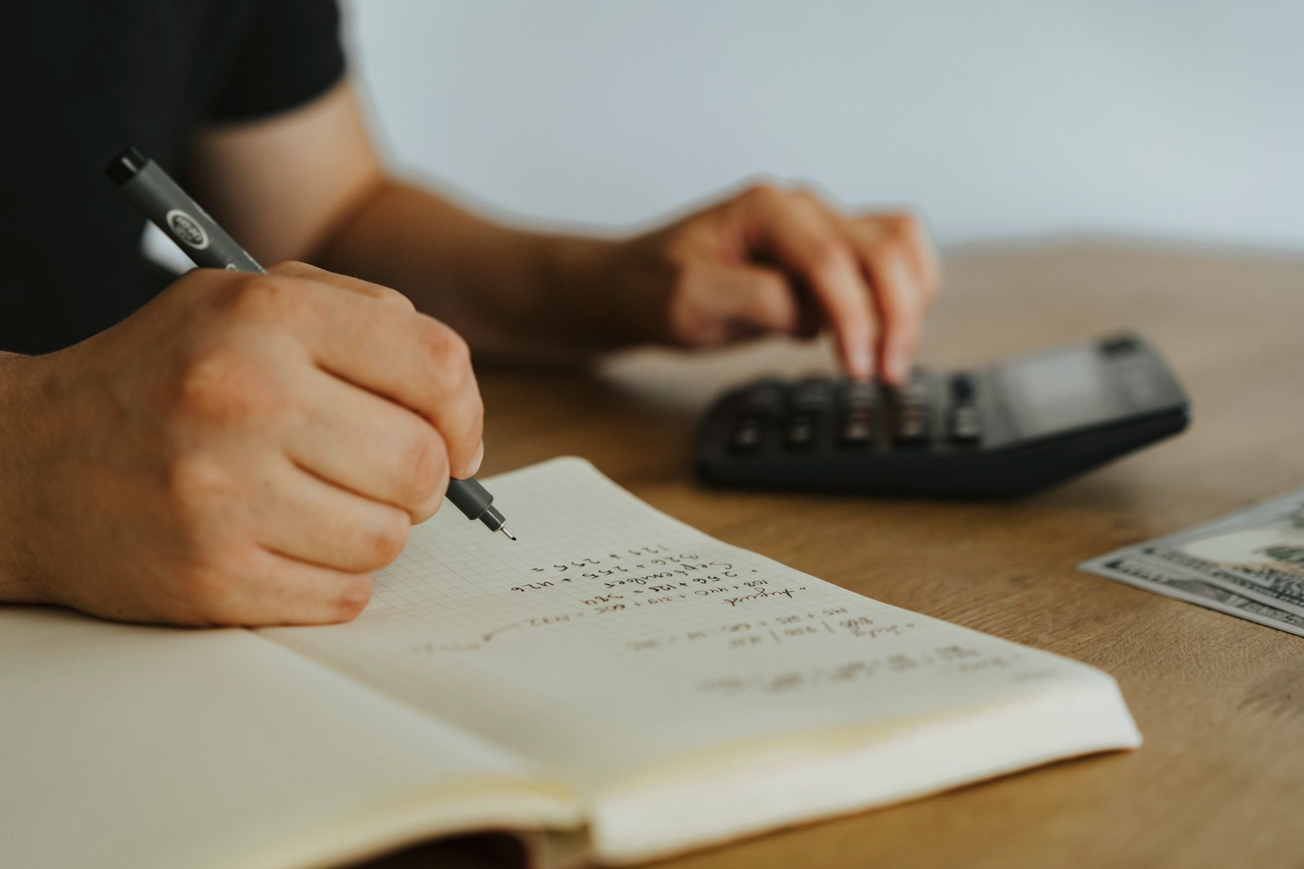 calculator notebook desk money (Photo: olia danilevich / Pexels)
