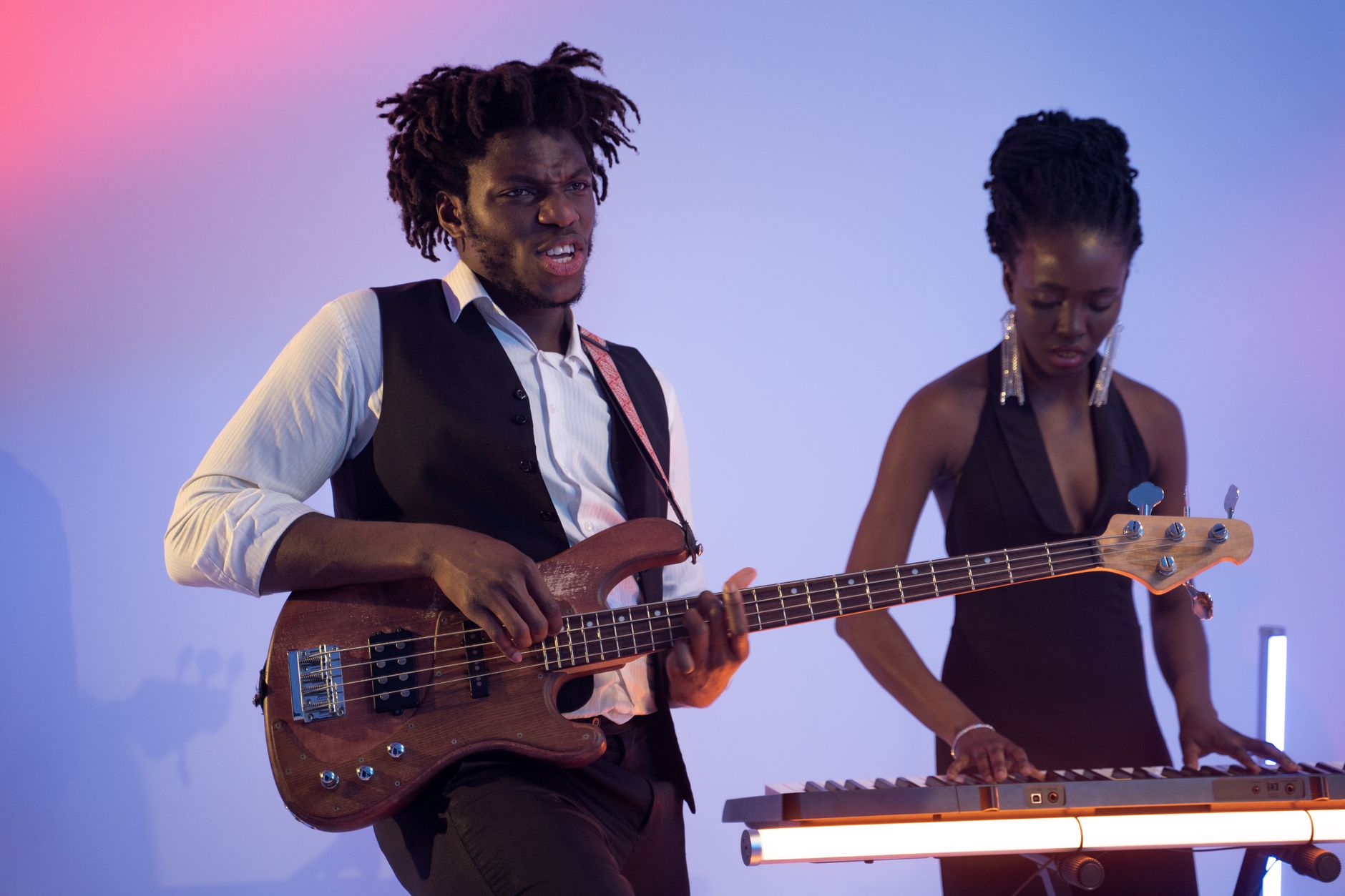 musician performing natural light (Photo: AI25.Studio AI GENERATIVE / Pexels)