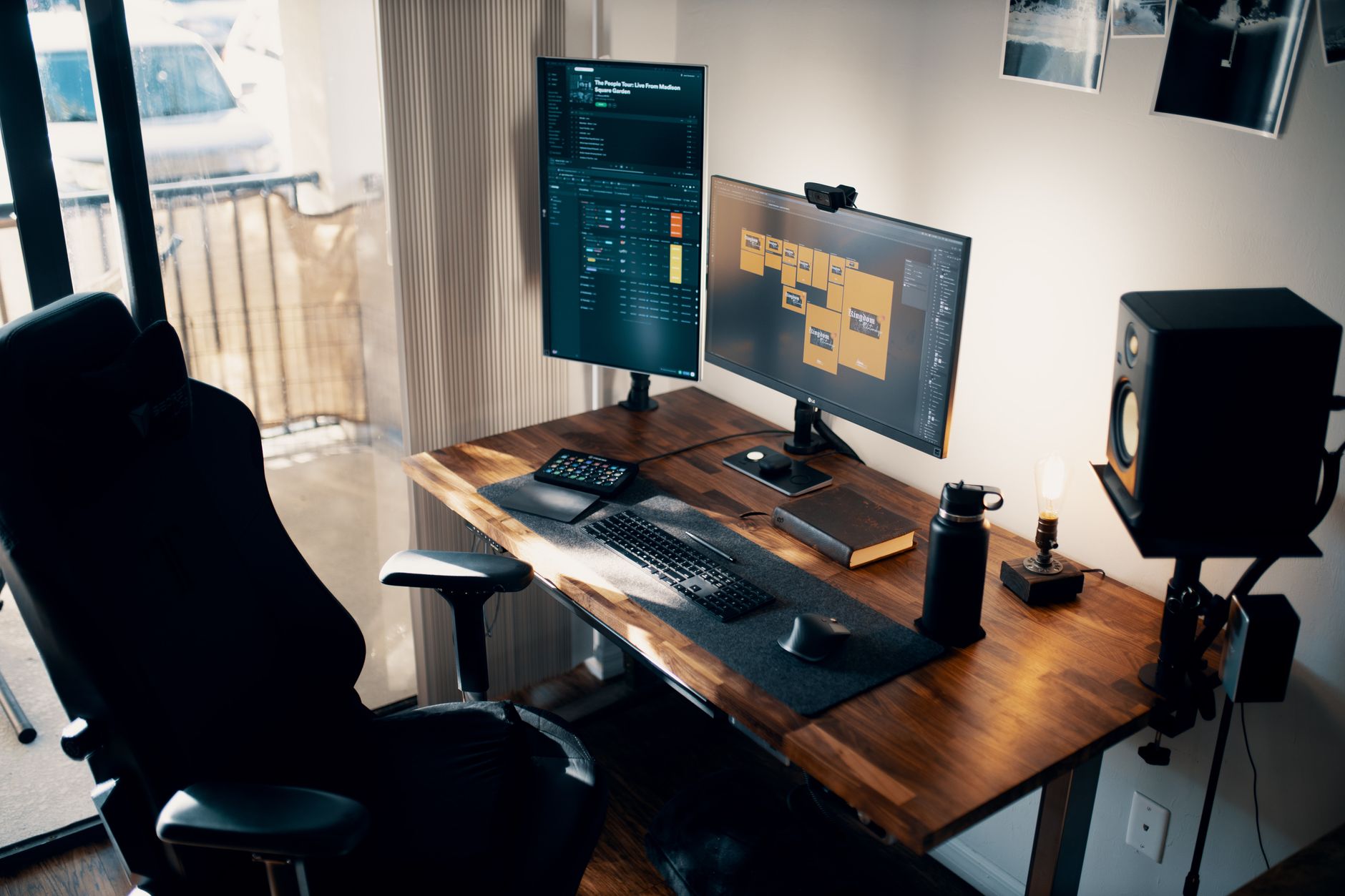 studio monitor speakers desk (Photo: Josh Sorenson / Pexels)