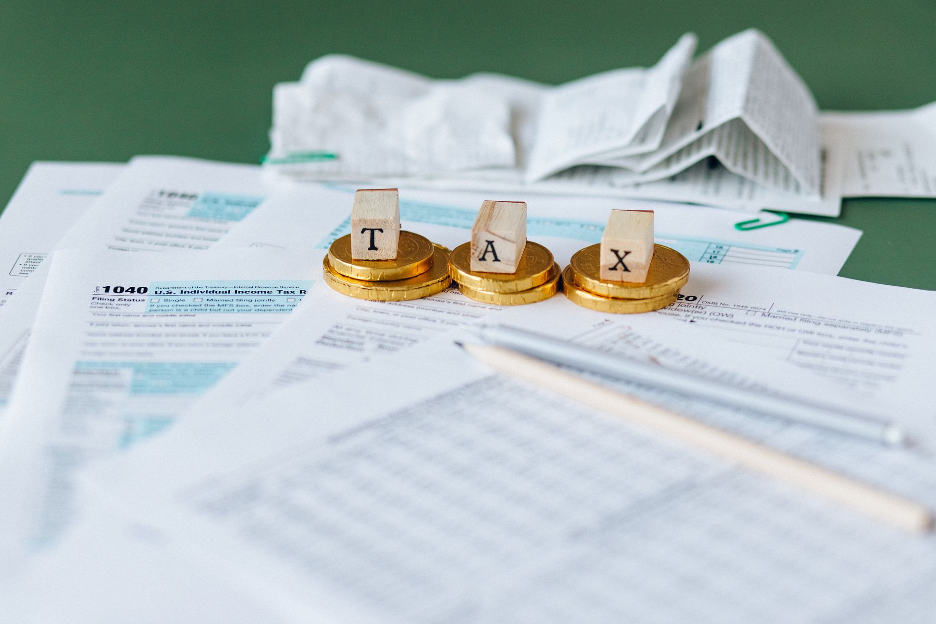 calculator coins receipt (Photo: Nataliya Vaitkevich / Pexels)