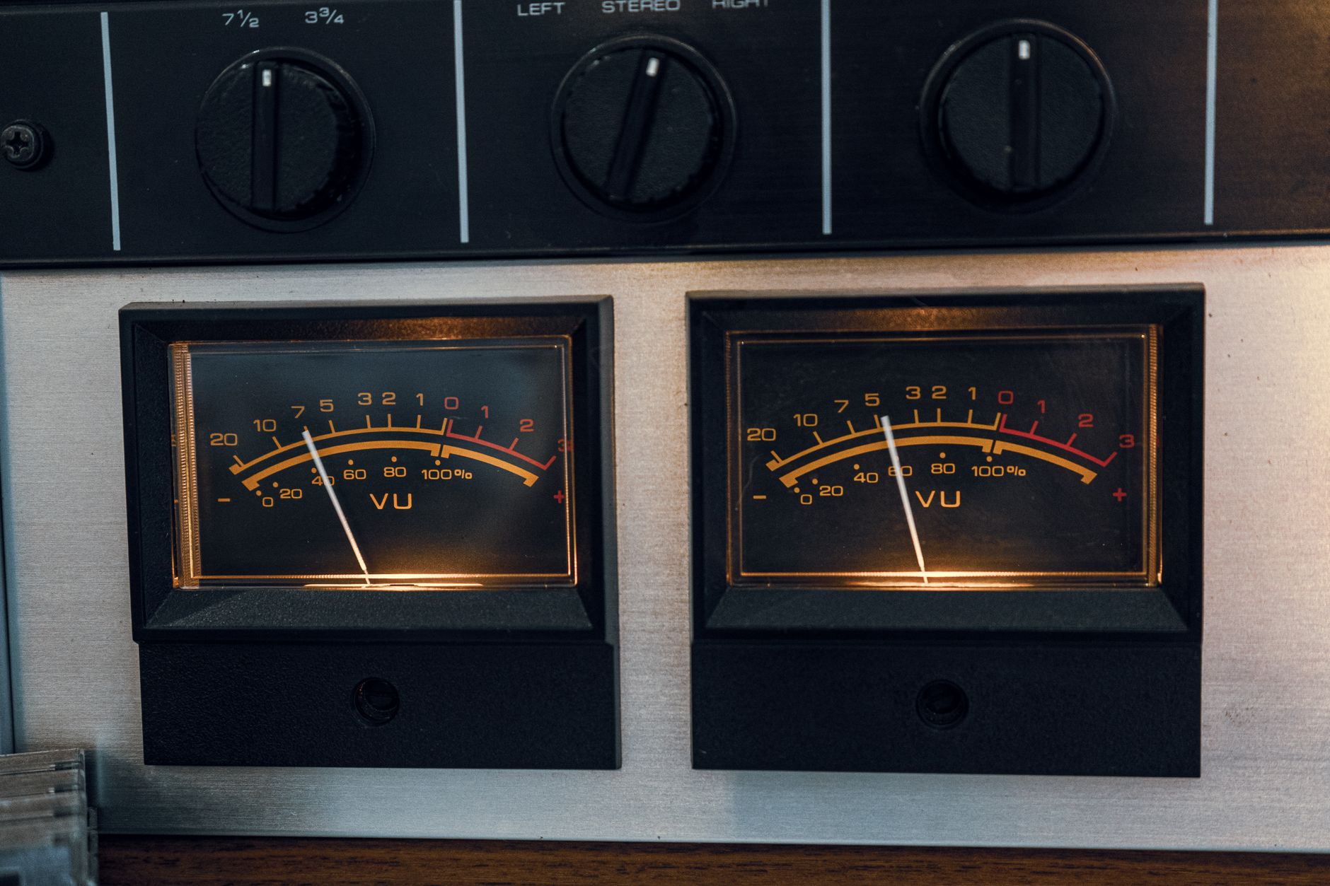 audio level meter (Photo: Javier Zari U. / Pexels)