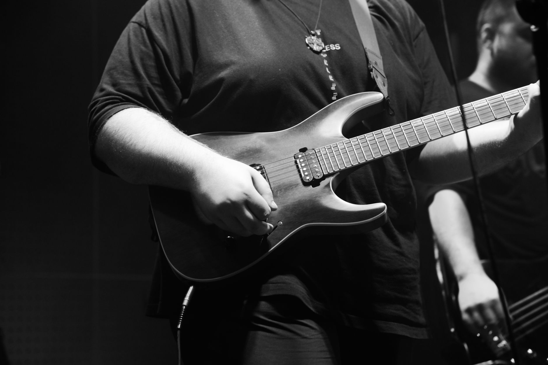 guitarist posing camera (Photo: Emre Gokceoglu / Pexels)