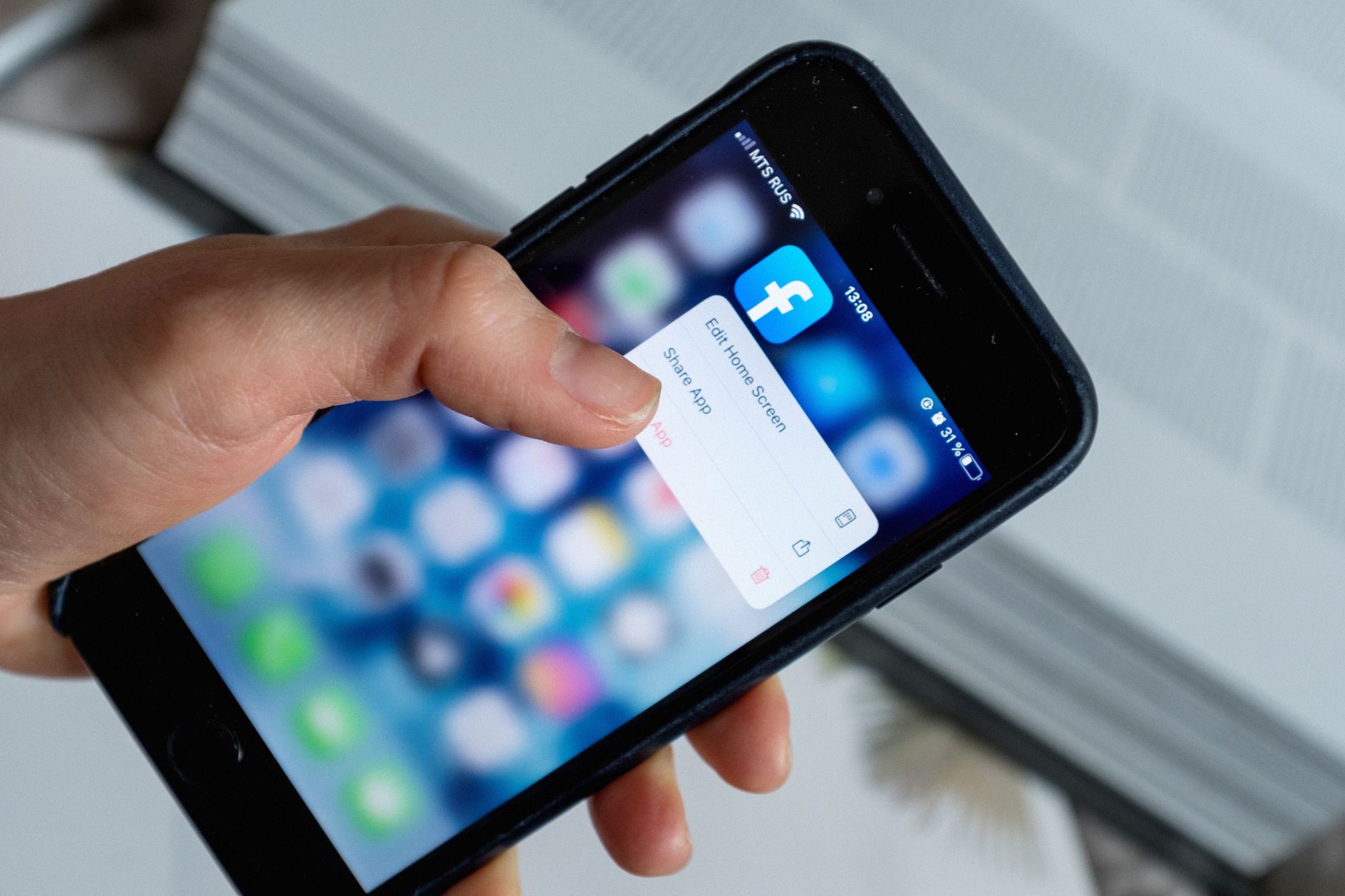 mobile app menu interface (Photo: ready made / Pexels)