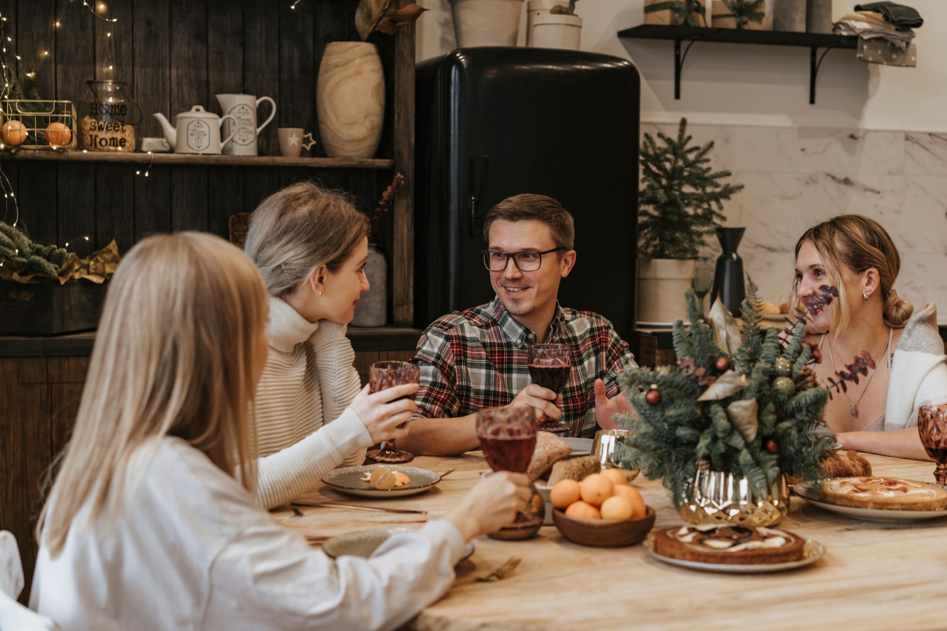 band eating together warm light (Photo: olia danilevich / Pexels)