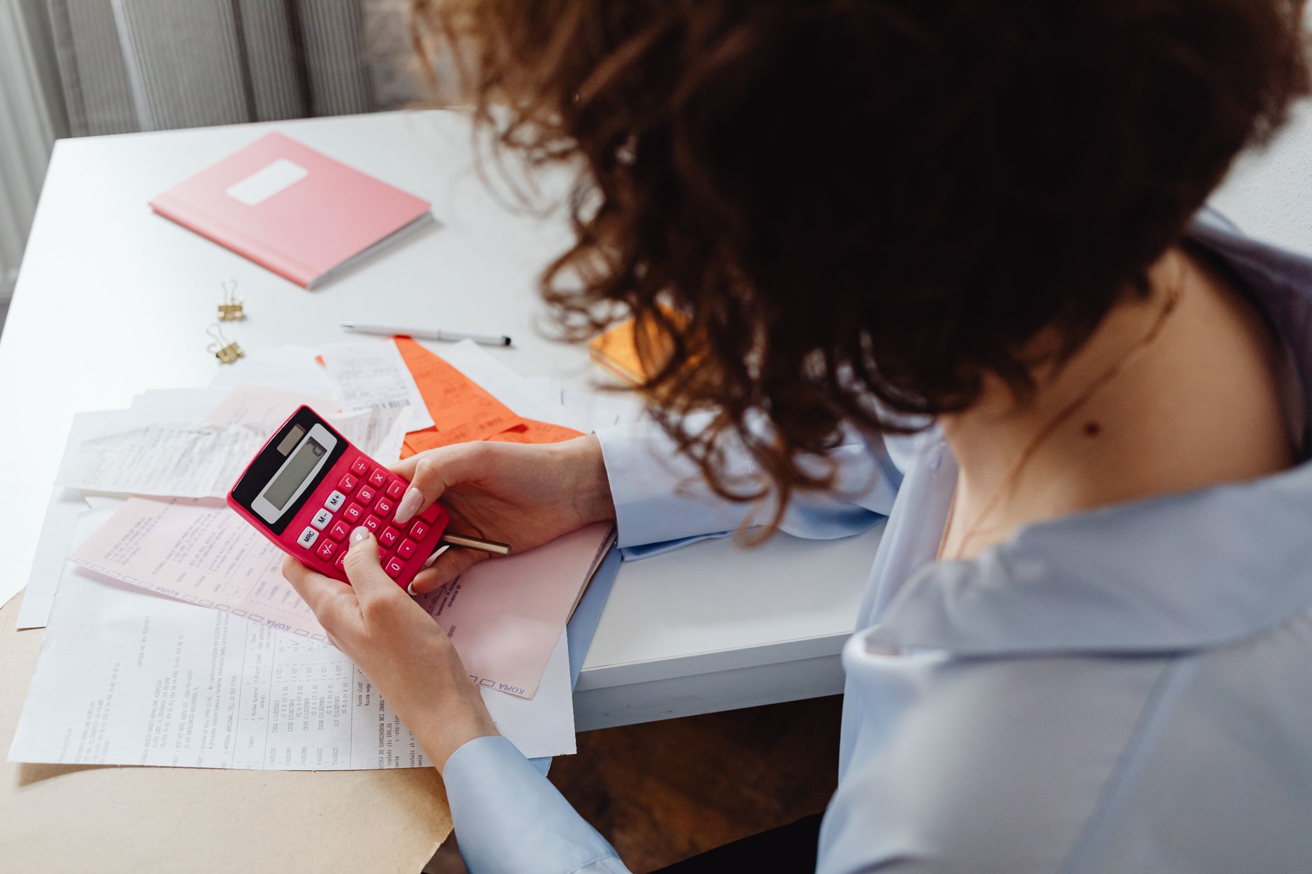 calculator budget planning desk (Photo: https://kaboompics.com/ / Pexels)