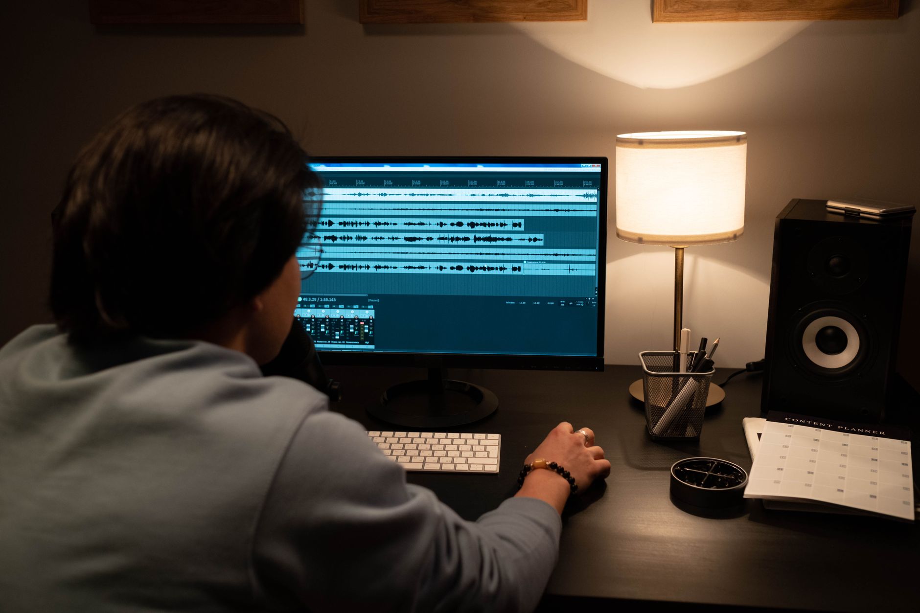 audio waveform computer screen (Photo: cottonbro studio / Pexels)