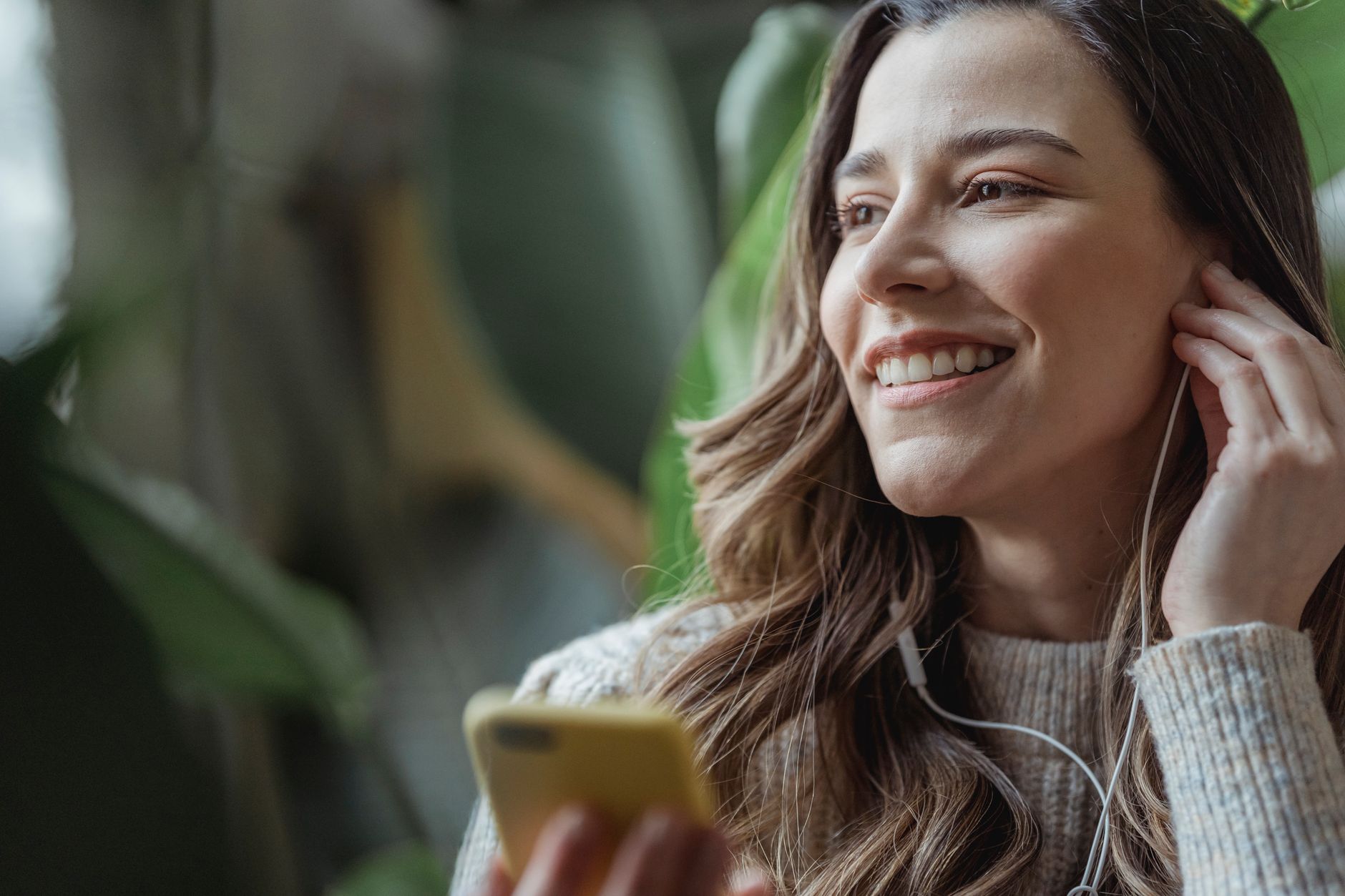 curated playlist phone music (Photo: George Milton / Pexels)