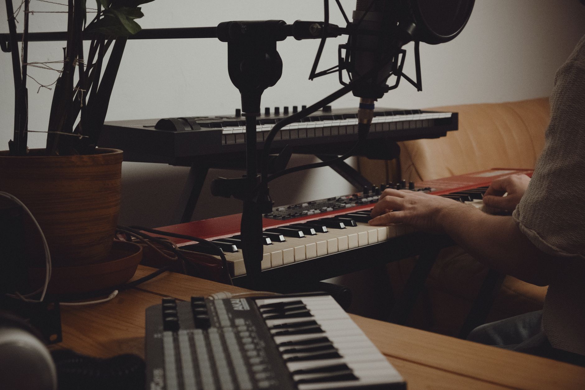 musician thinking home studio (Photo: Karina Lysenko / Pexels)