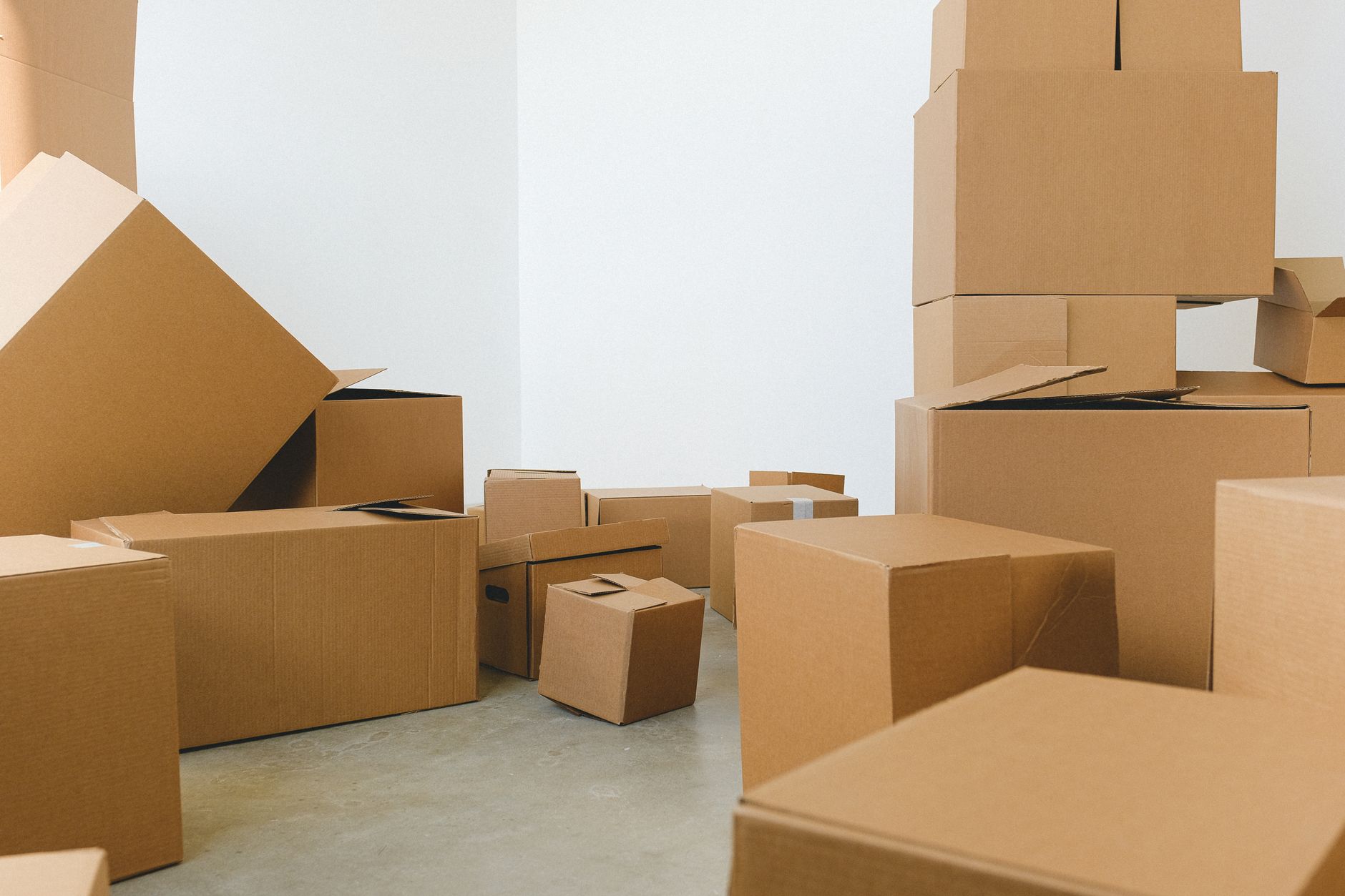 cardboard boxes storage room (Photo: SHVETS production / Pexels)
