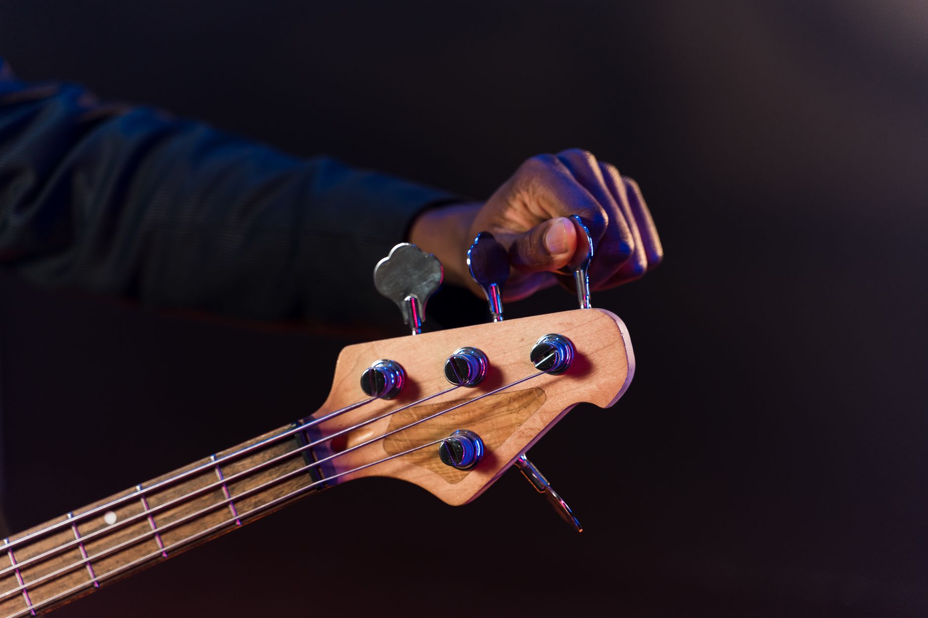 bass guitar strings (Photo: AI25.Studio AI GENERATIVE / Pexels)