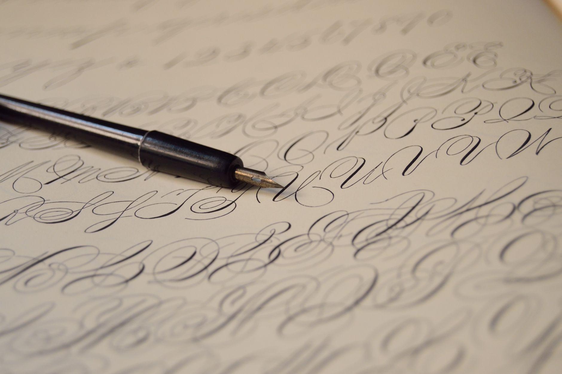 handwritten letter pen (Photo: Miguel Á. Padriñán / Pexels)