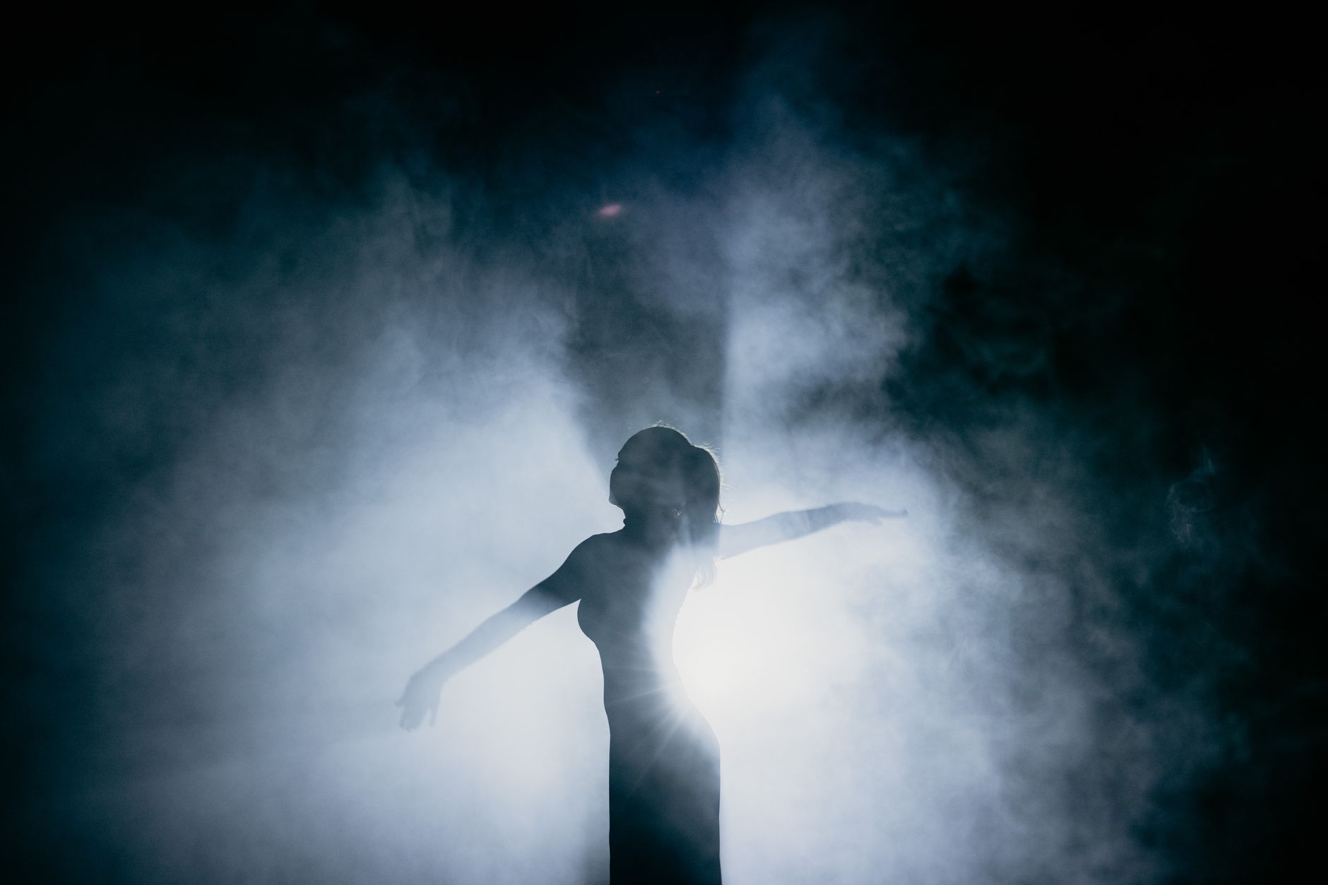 blue stage backlight silhouette (Photo: Tima Miroshnichenko / Pexels)