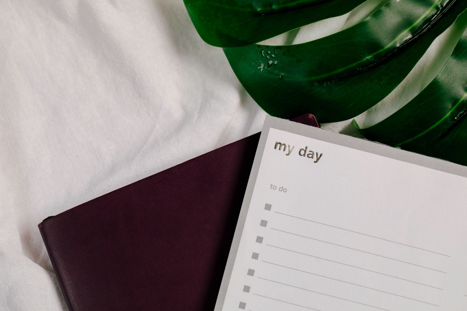 notebook checklist writing desk (Photo: ines bahr / Pexels)