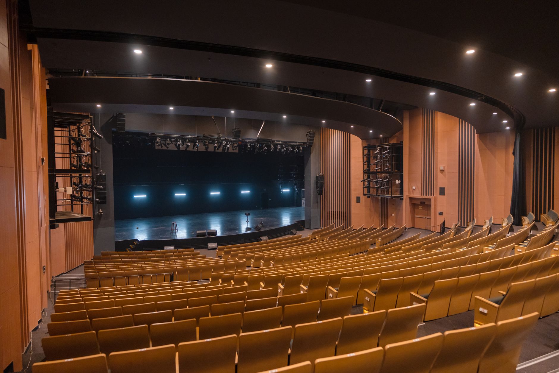 empty concert hall interior (Photo: Arto Suraj / Pexels)