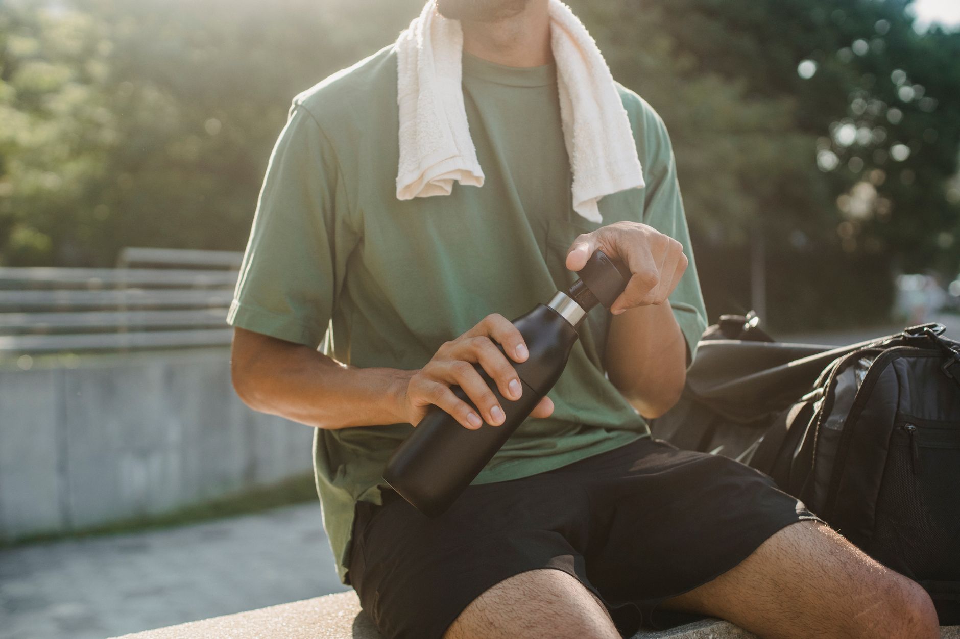 water bottle towel (Photo: Ketut Subiyanto / Pexels)