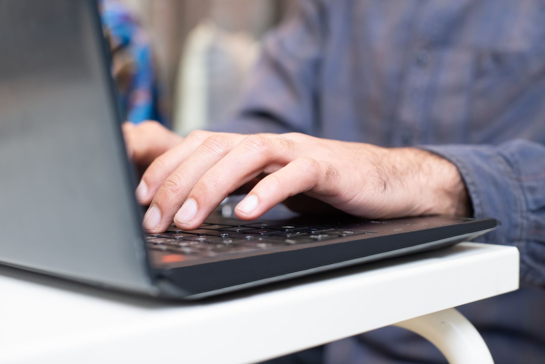 person typing on laptop (Photo: Kampus Production / Pexels)