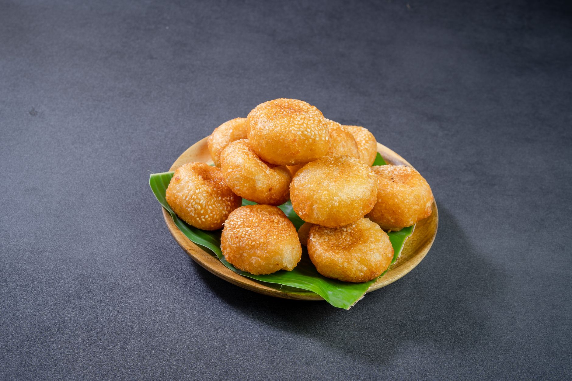 rice ball banana snack (Photo: Hải Nguyễn / Pexels)