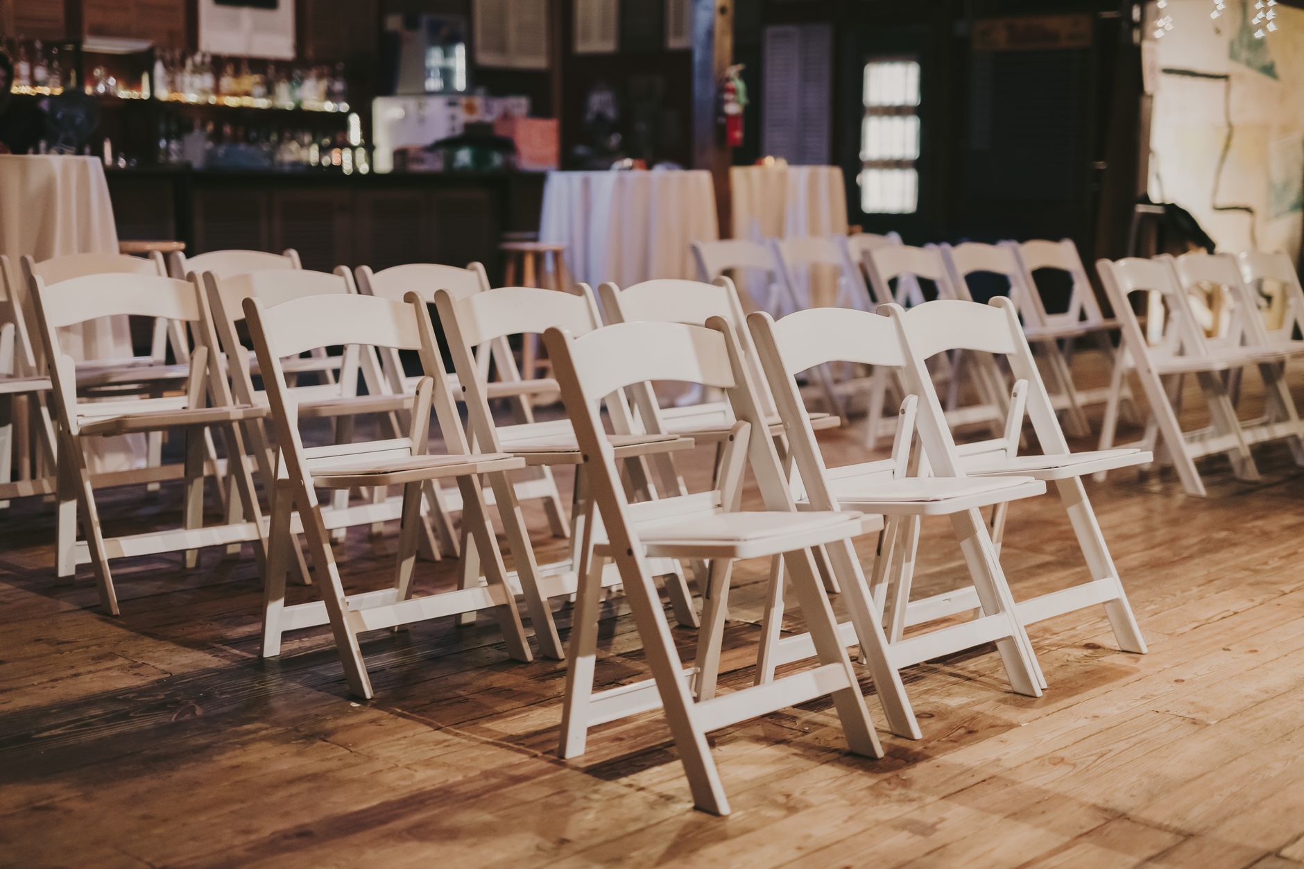 empty small venue chairs (Photo: Daniel Richard / Pexels)