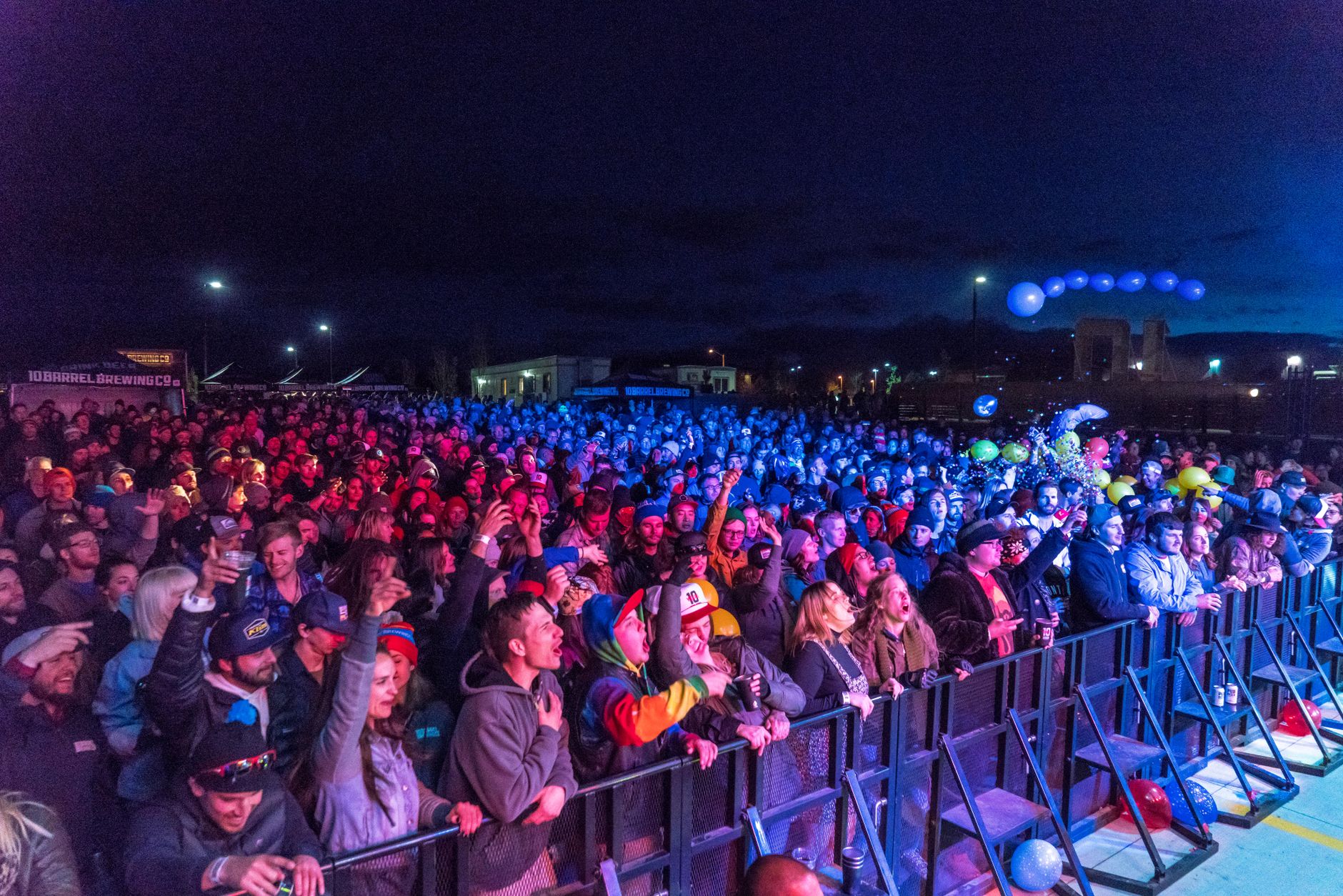 outdoor stage crowd festival (Photo: ELEVATE / Pexels)