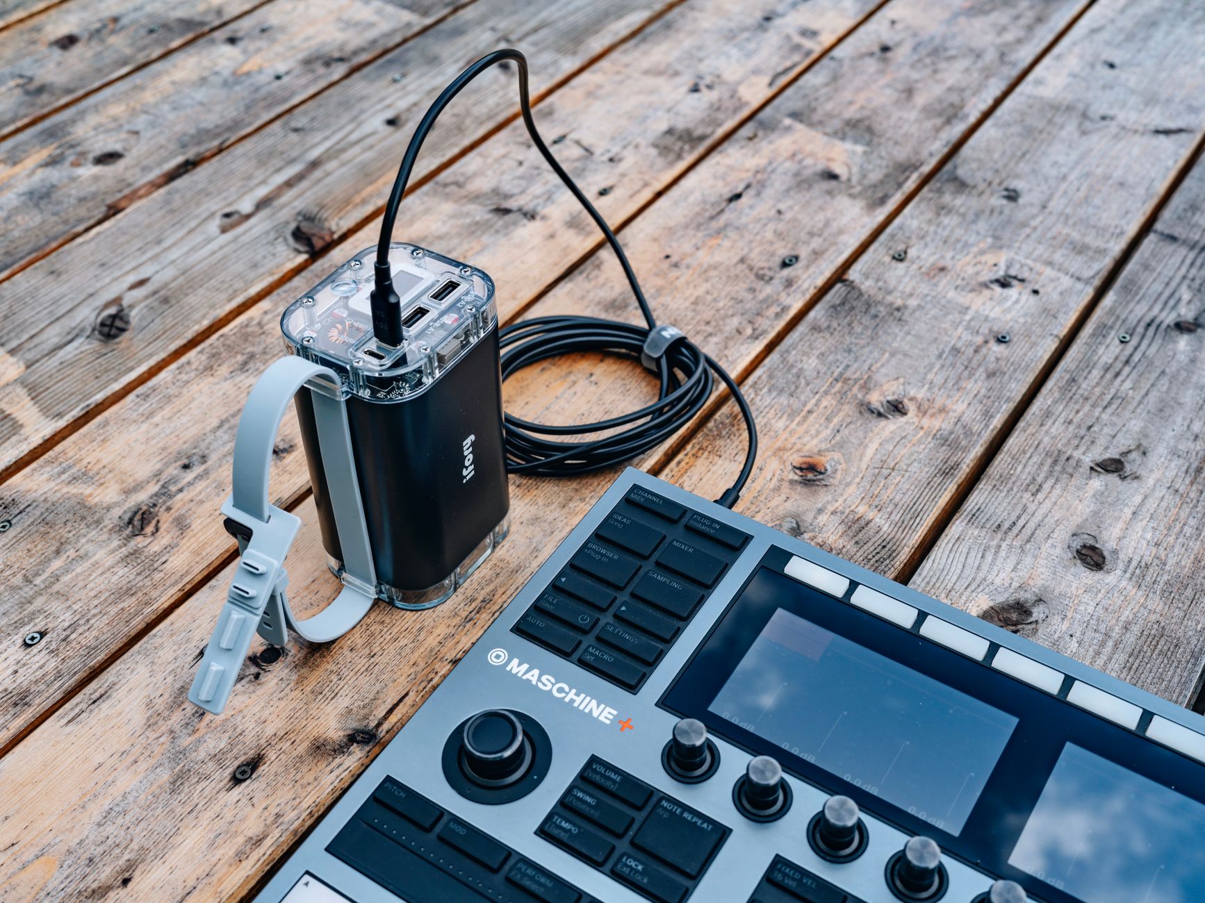 usb microphone audio interface (Photo: Egor Komarov / Pexels)