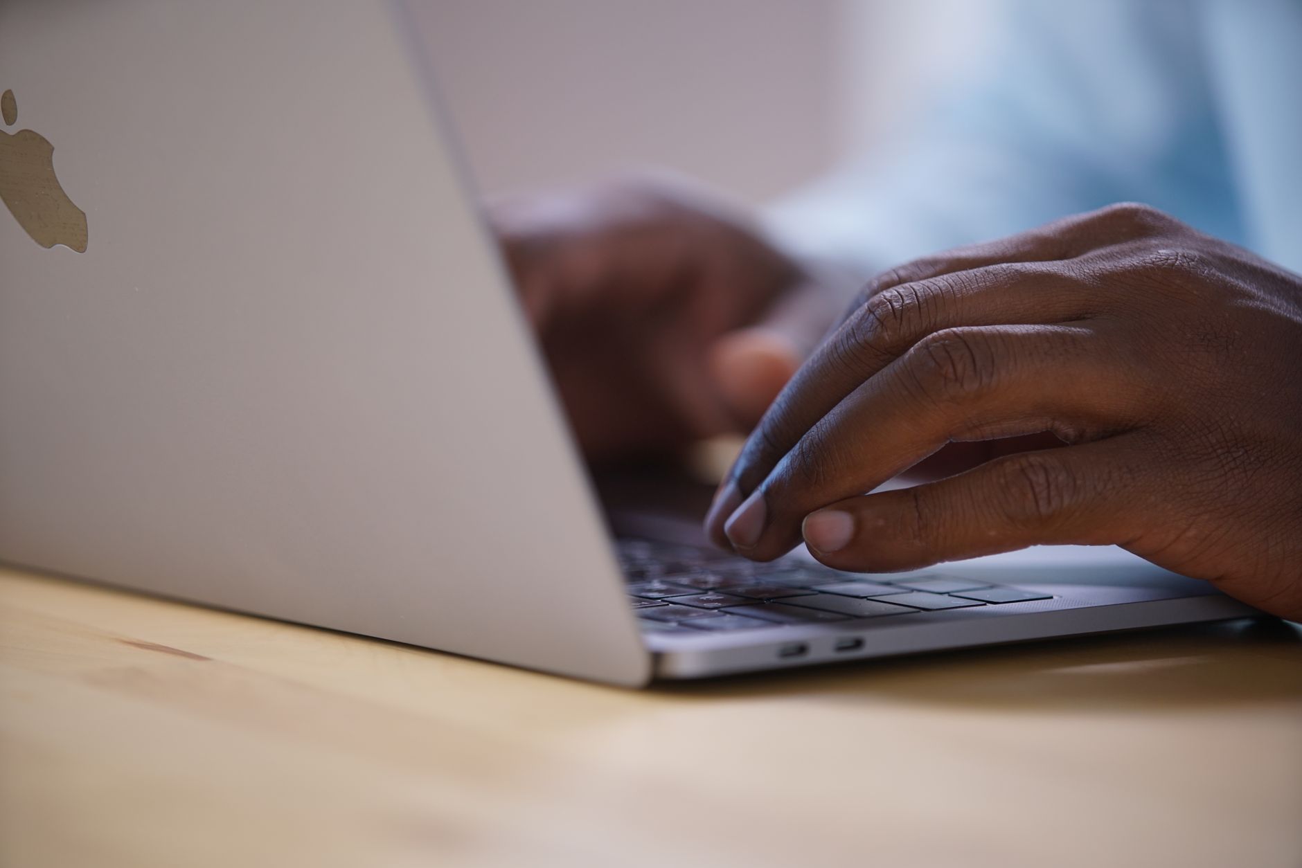 laptop search bar typing (Photo: TREEDEO.ST / Pexels)