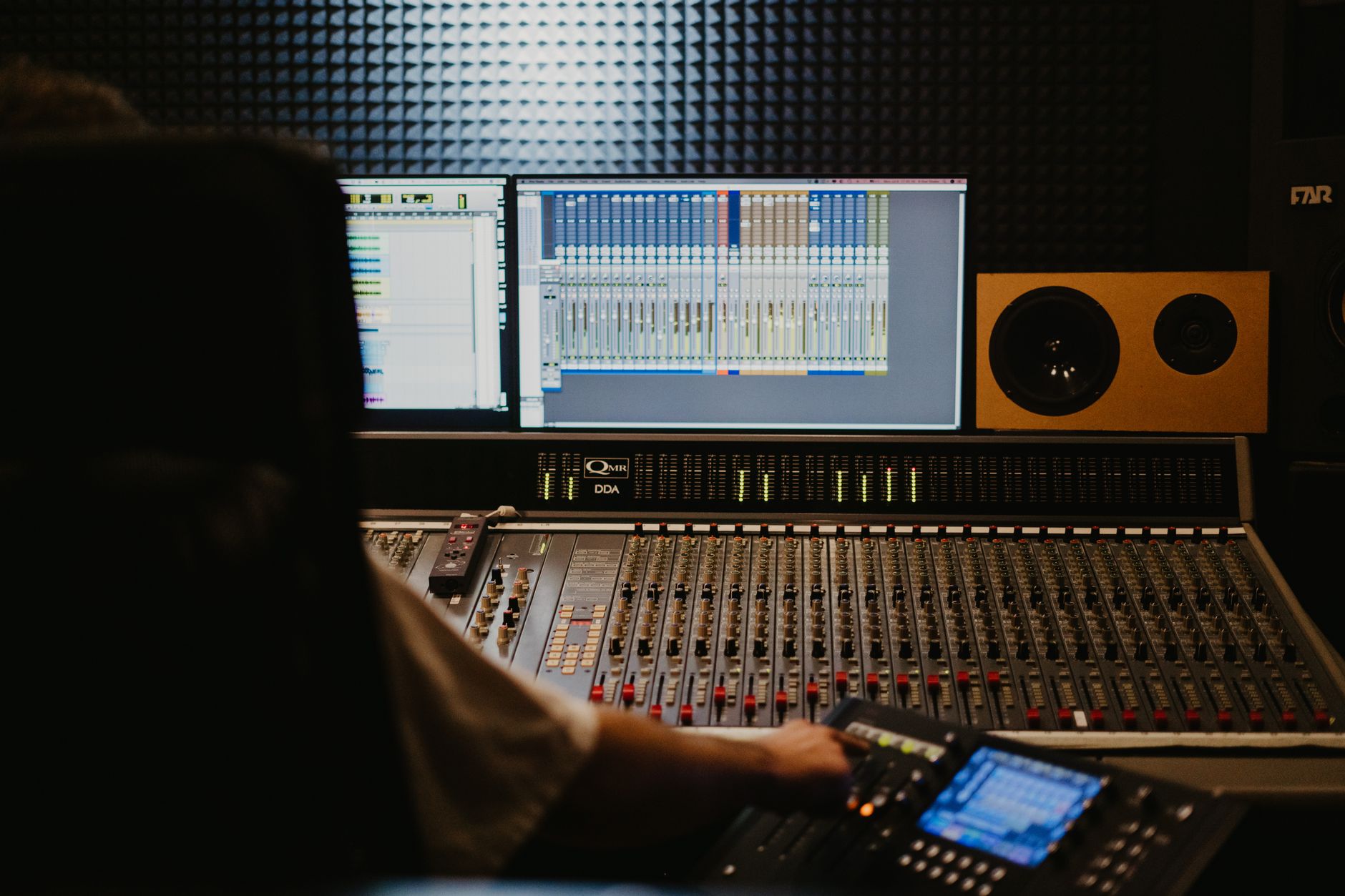 recording studio control room (Photo: Tima Miroshnichenko / Pexels)
