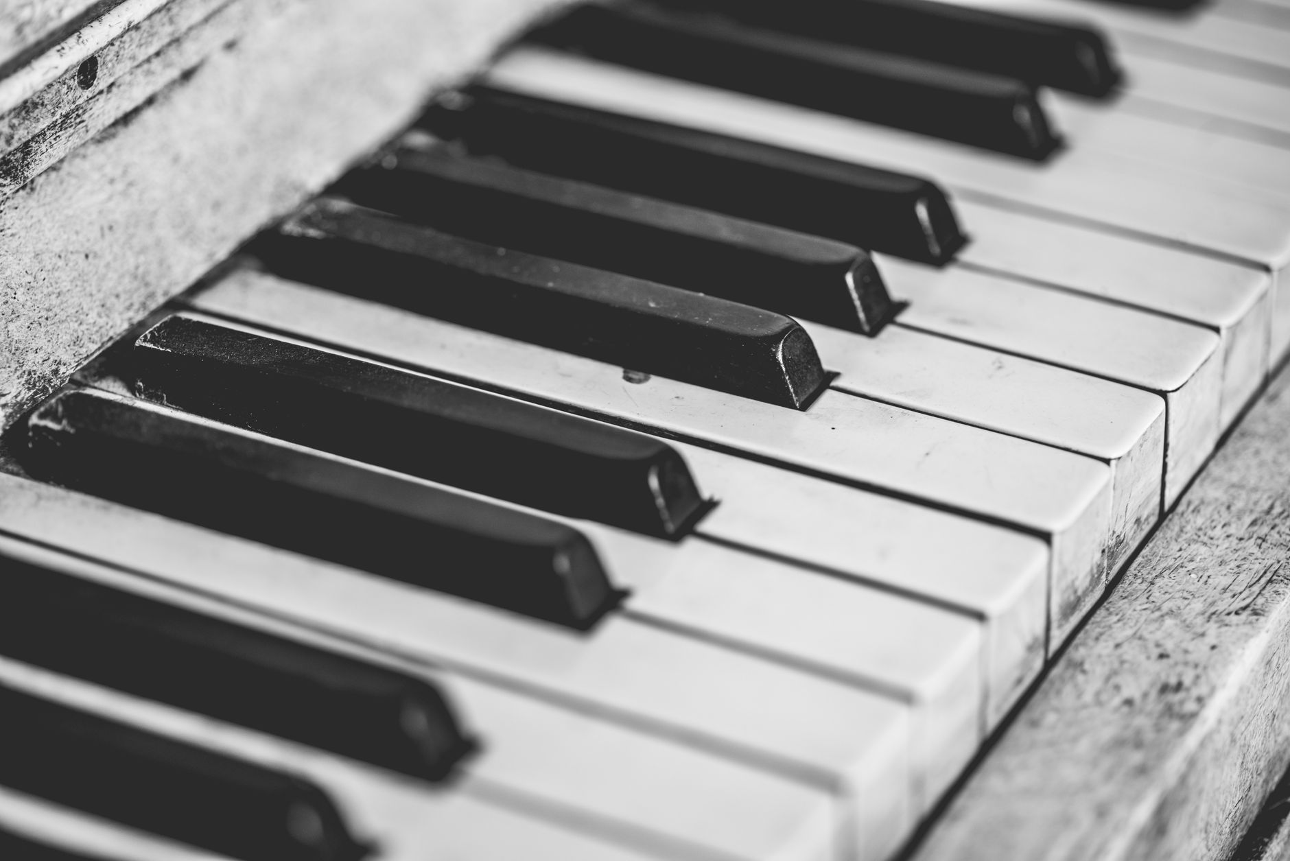 cleaning trumpet piano keys (Photo: Pixabay / Pexels)