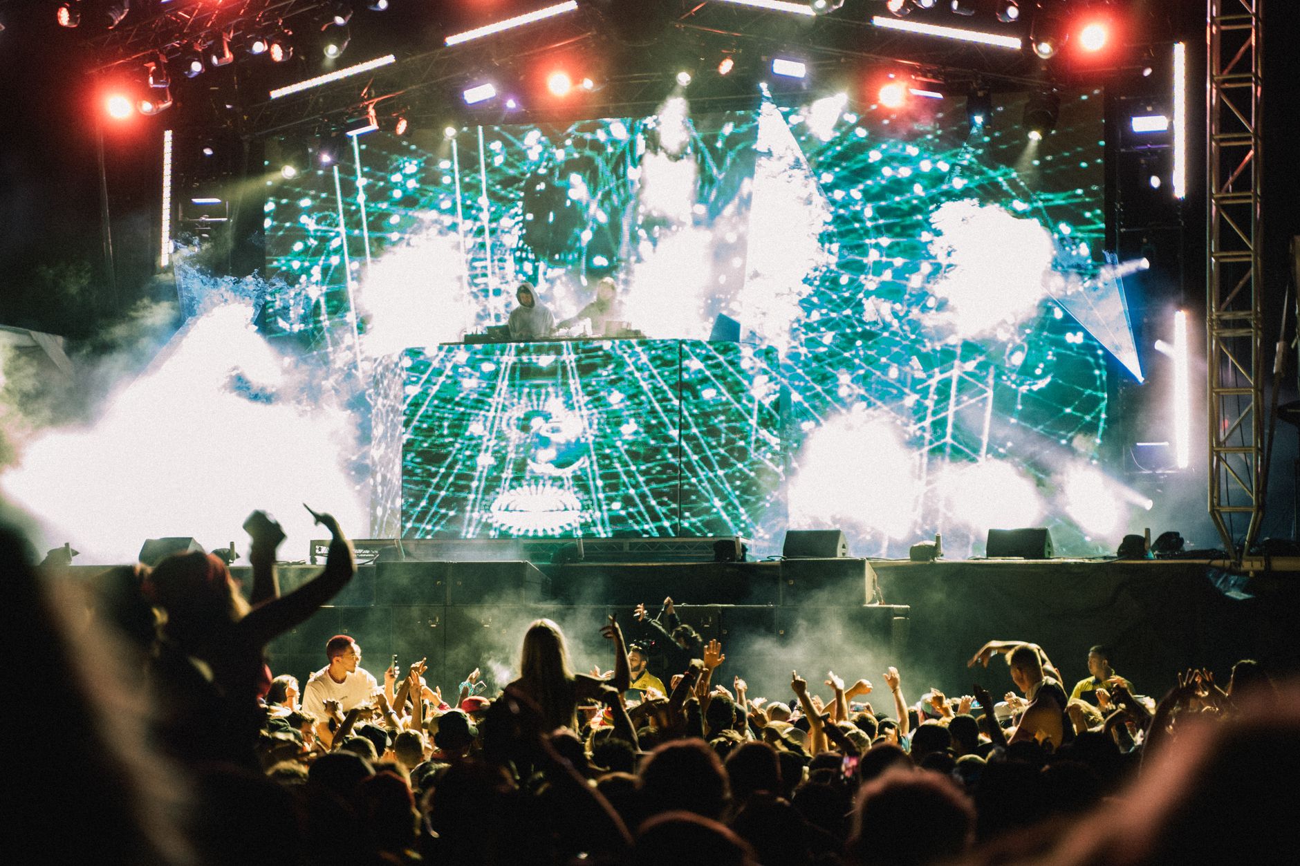 music festival crowd outdoor stage (Photo: Deane Bayas / Pexels)
