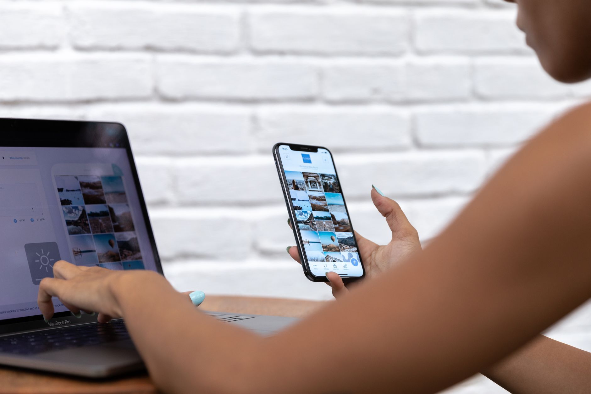 phone posting content creator (Photo: Plann / Pexels)