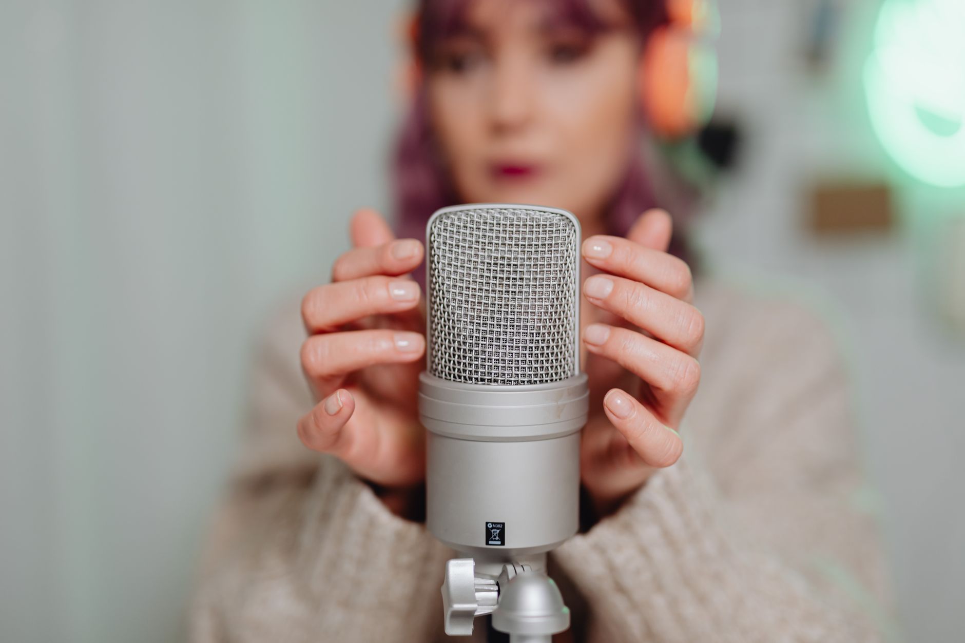 condenser microphone audio interface (Photo: https://kaboompics.com/ / Pexels)