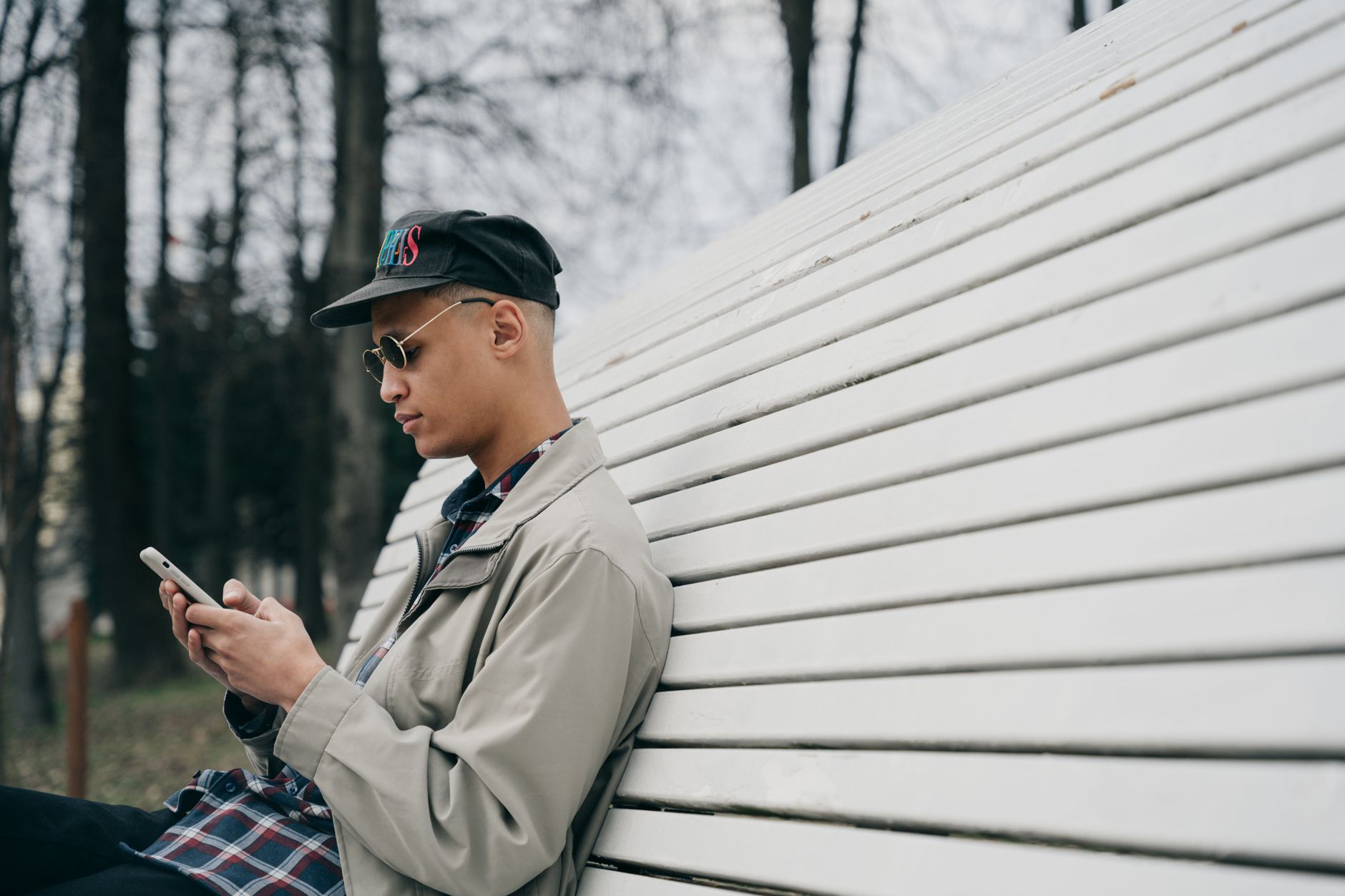 musician texting on smartphone (Photo: Ivan S / Pexels)