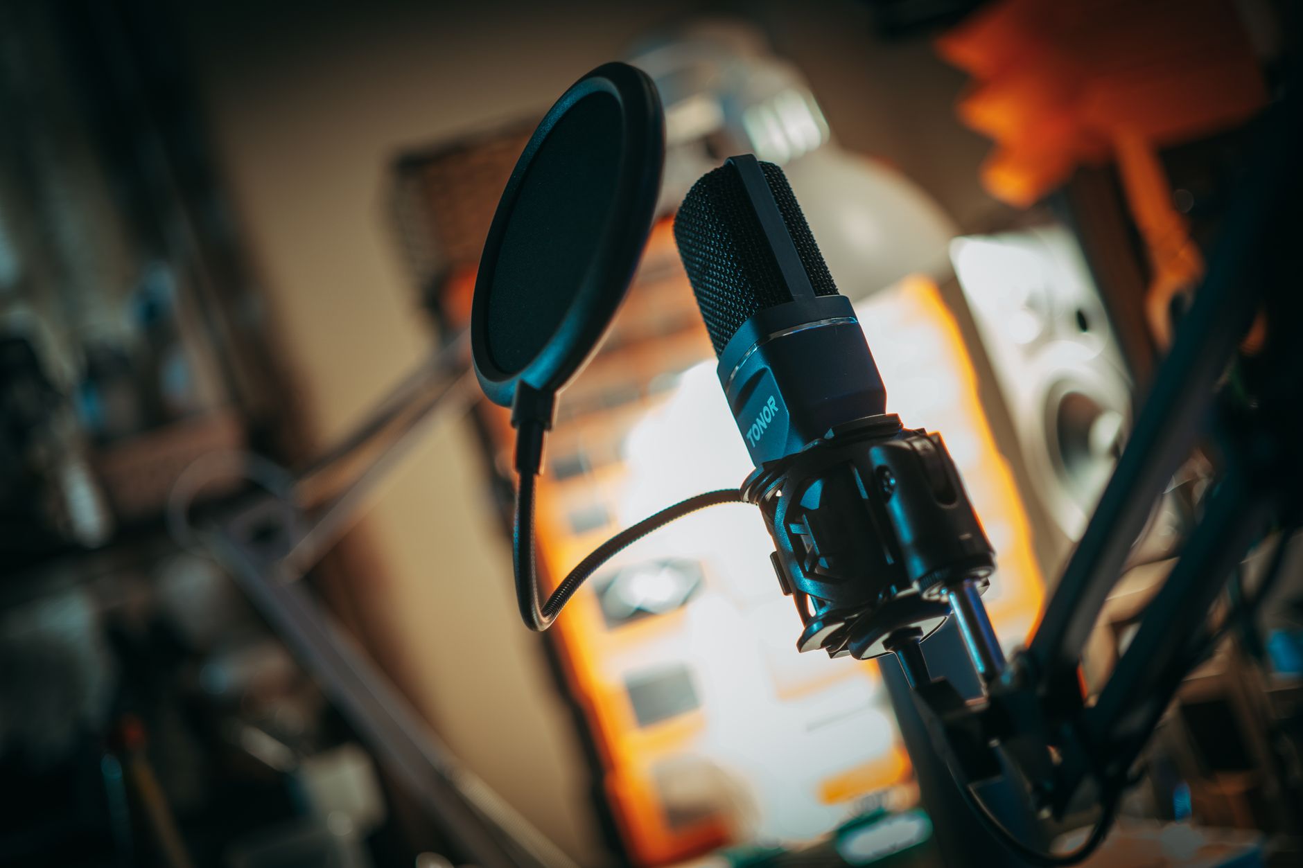 recording microphone home studio (Photo: FOX ^.ᆽ.^= ∫ / Pexels)