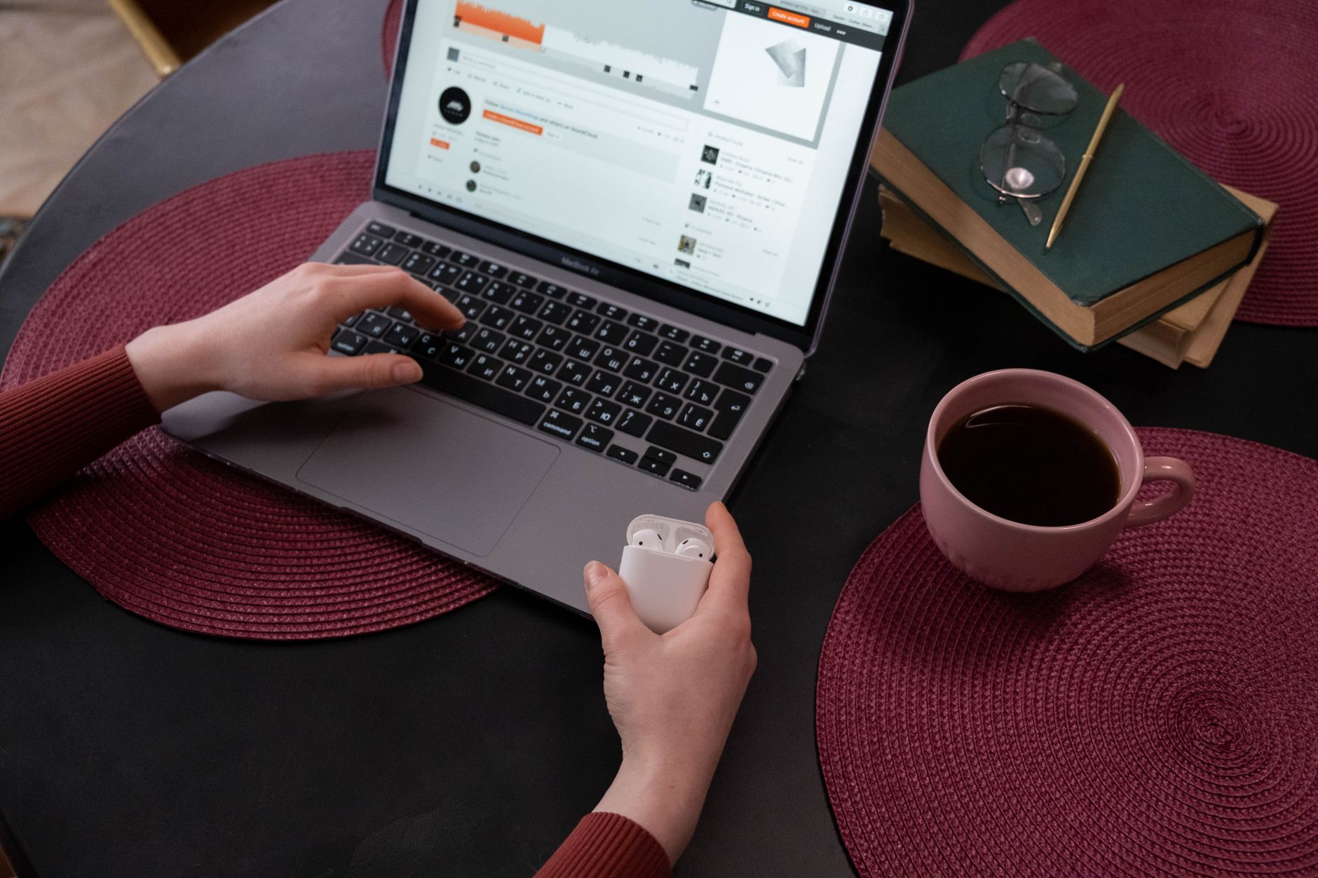 music streaming service laptop (Photo: cottonbro studio / Pexels)