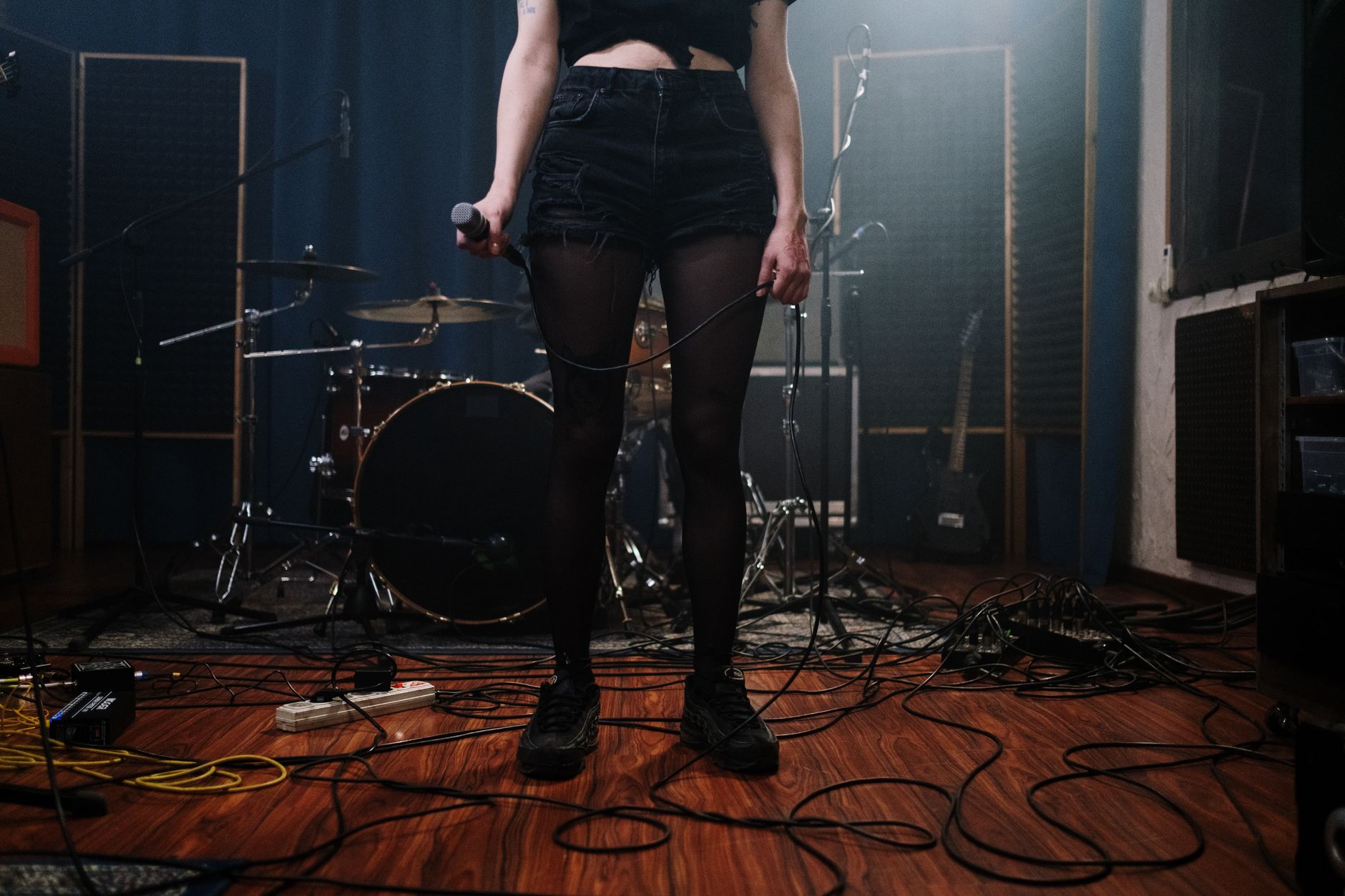 guitar cables microphone (Photo: cottonbro studio / Pexels)