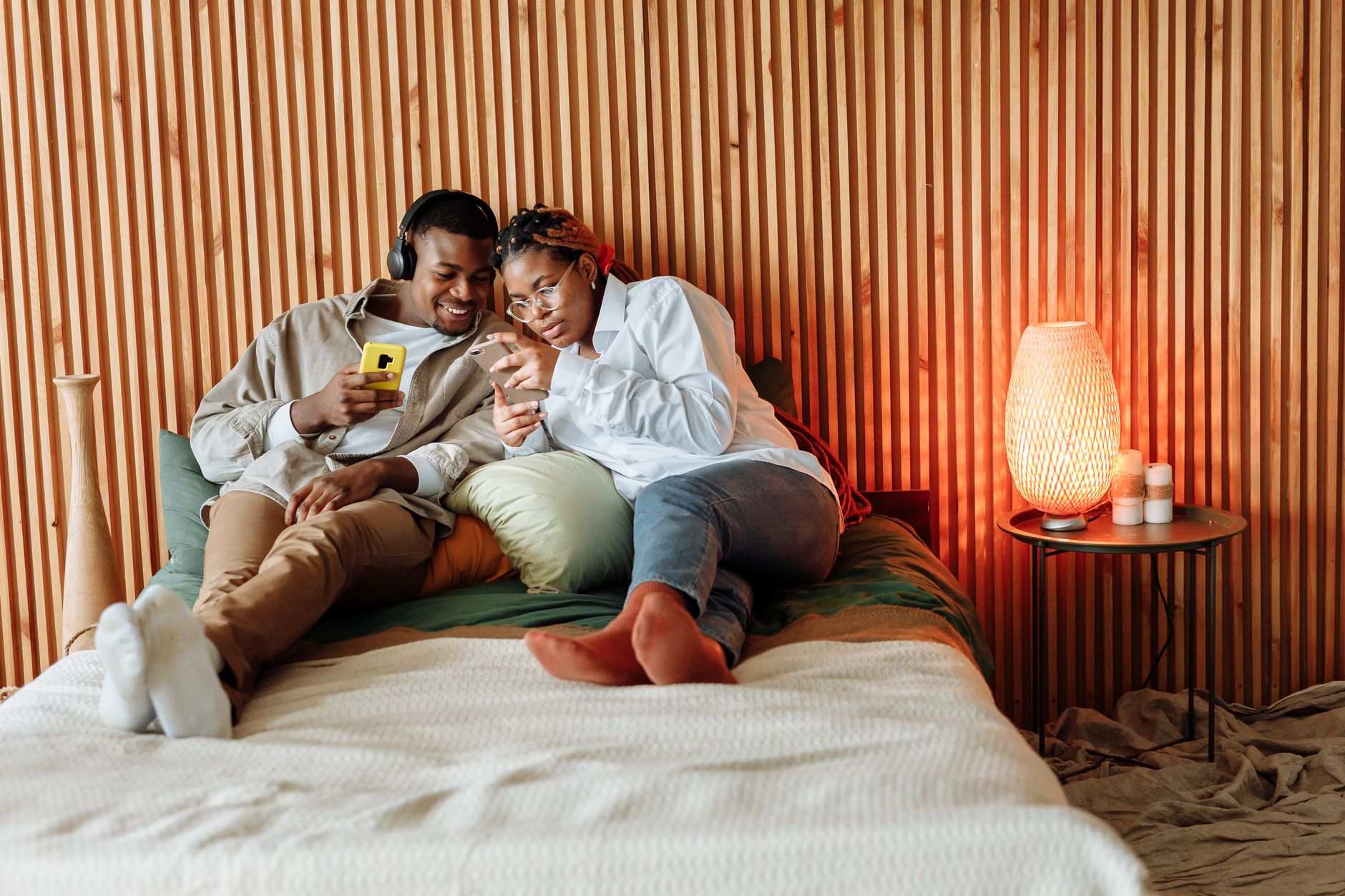 musician phone connection warm (Photo: Thirdman / Pexels)