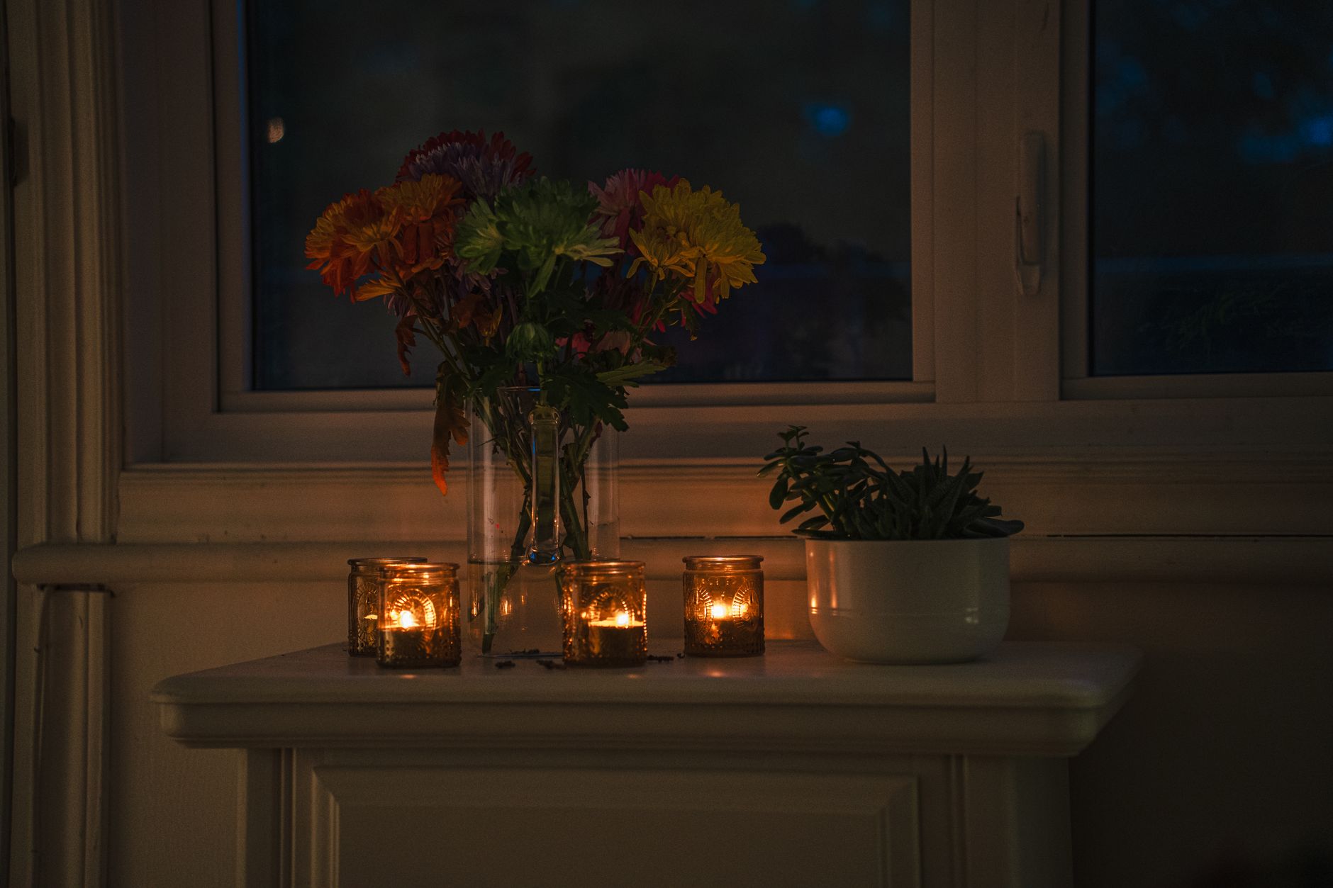 warm home studio evening (Photo: Clément Proust / Pexels)