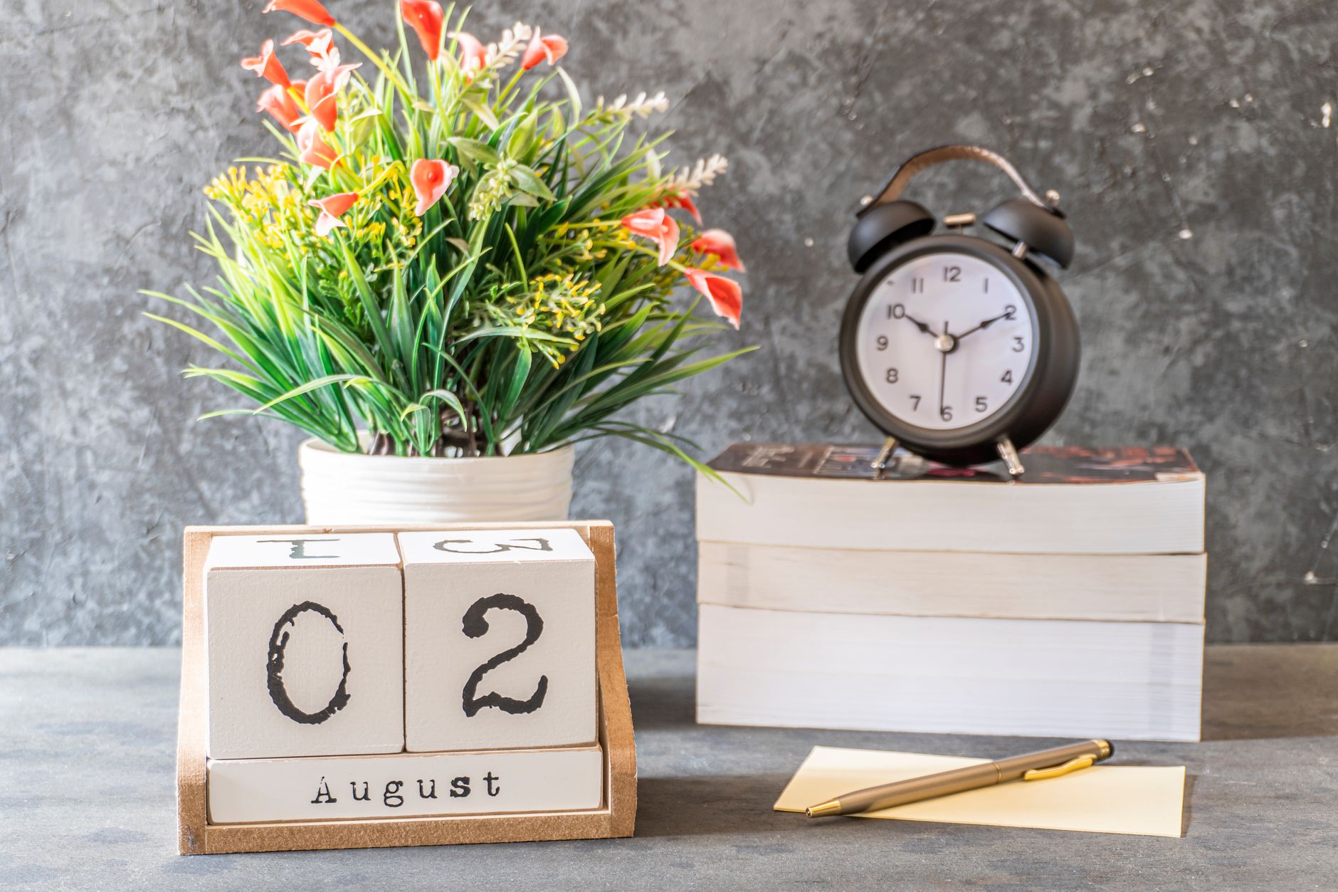 clock calendar morning routine (Photo: Fauzan Fitria / Pexels)