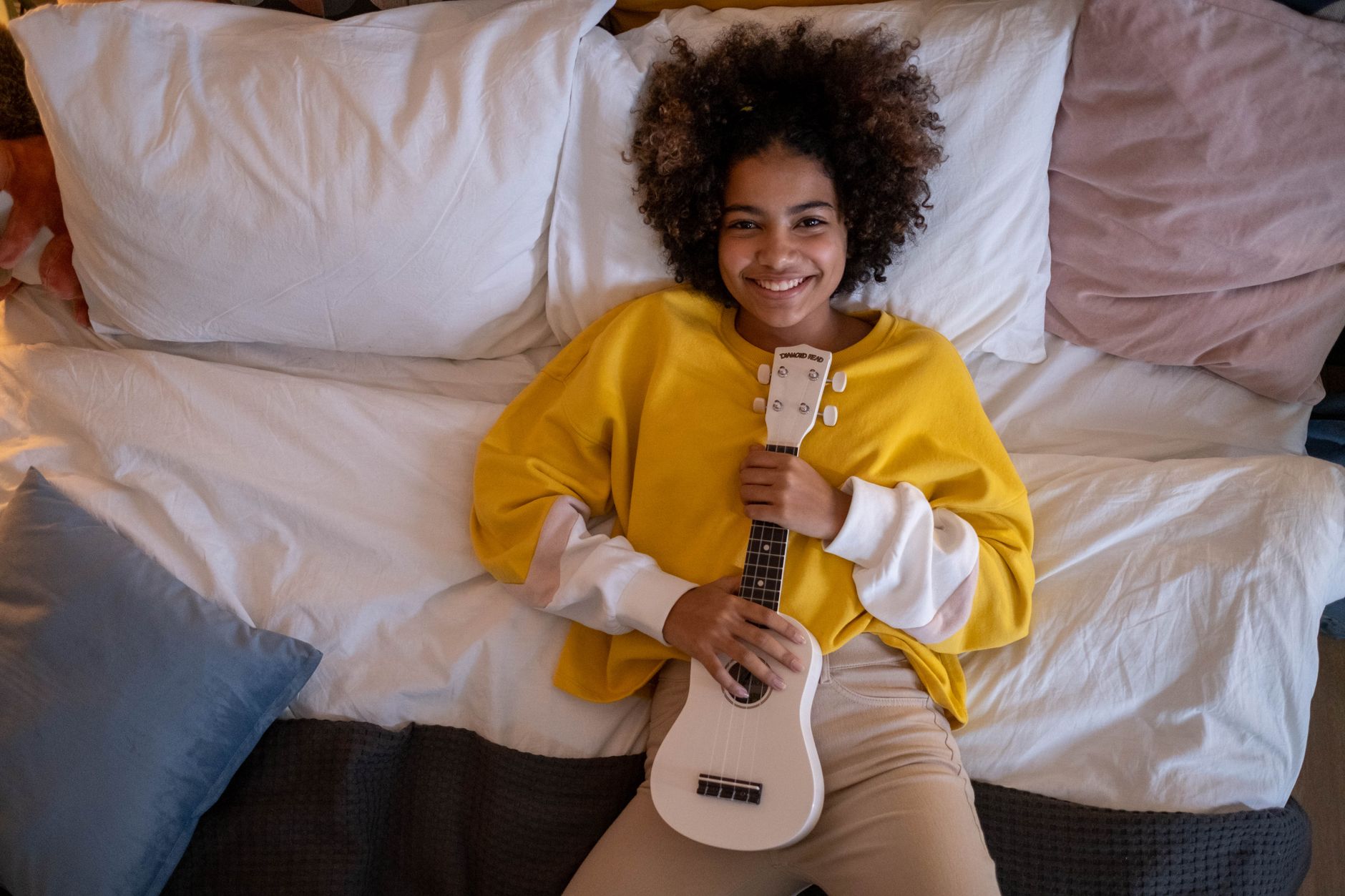 cozy bedroom music studio (Photo: cottonbro studio / Pexels)