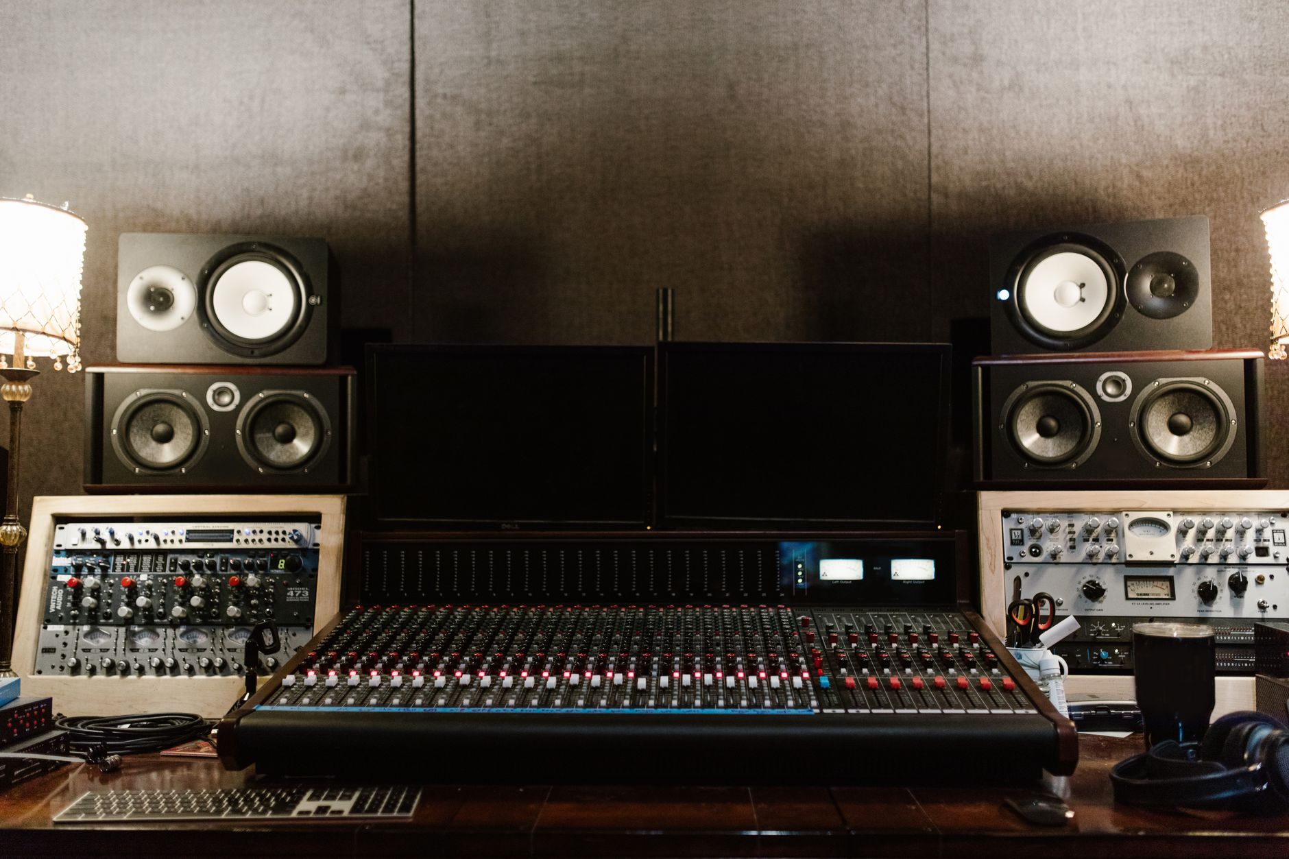 studio monitors mixing desk (Photo: RDNE Stock project / Pexels)