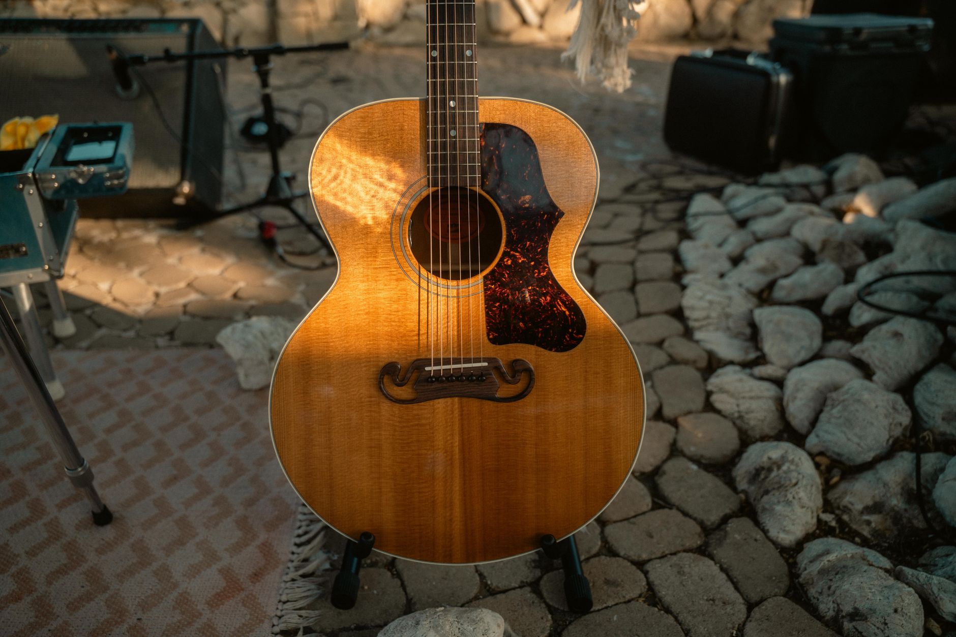 acoustic guitar sunlit room (Photo: James Collington / Pexels)