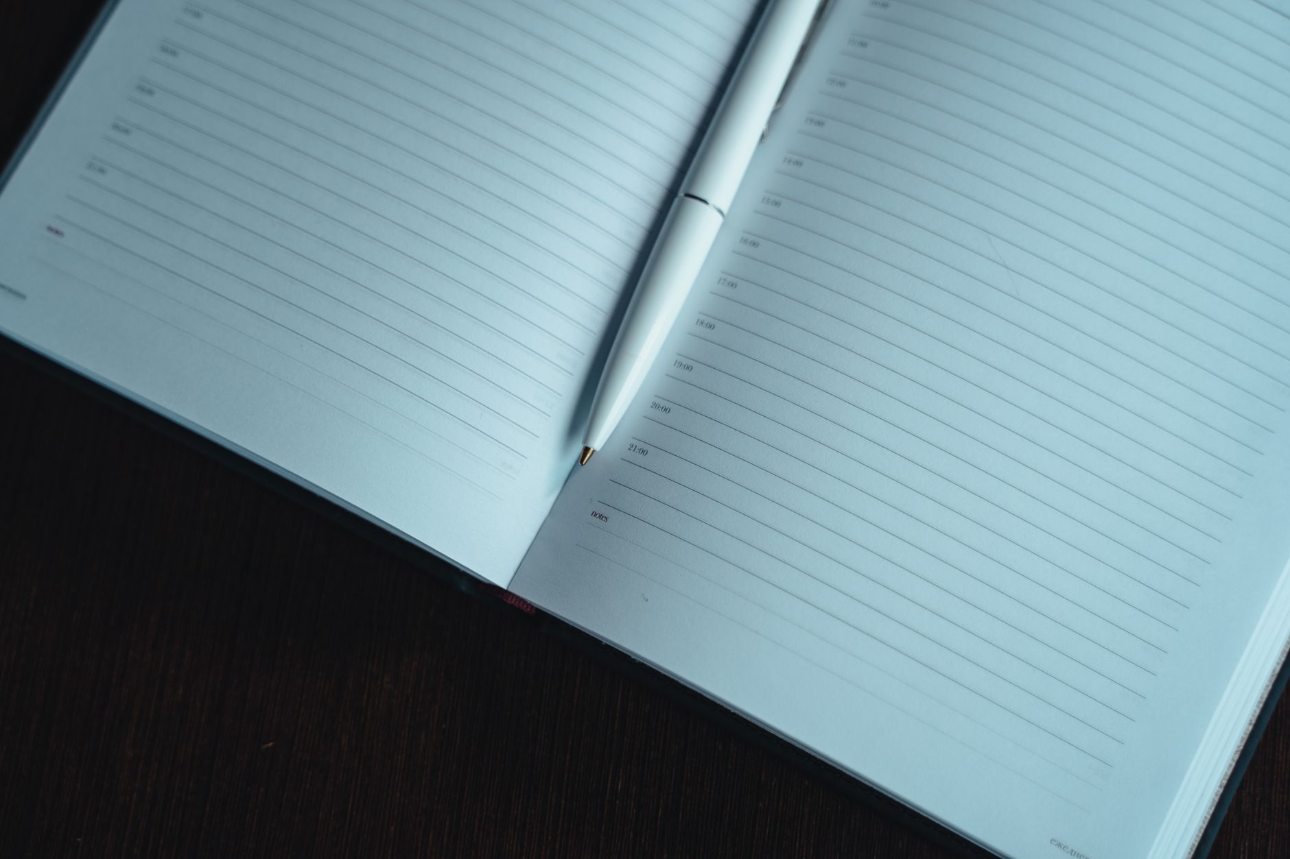 notebook pen desk planning (Photo: Tima Miroshnichenko / Pexels)