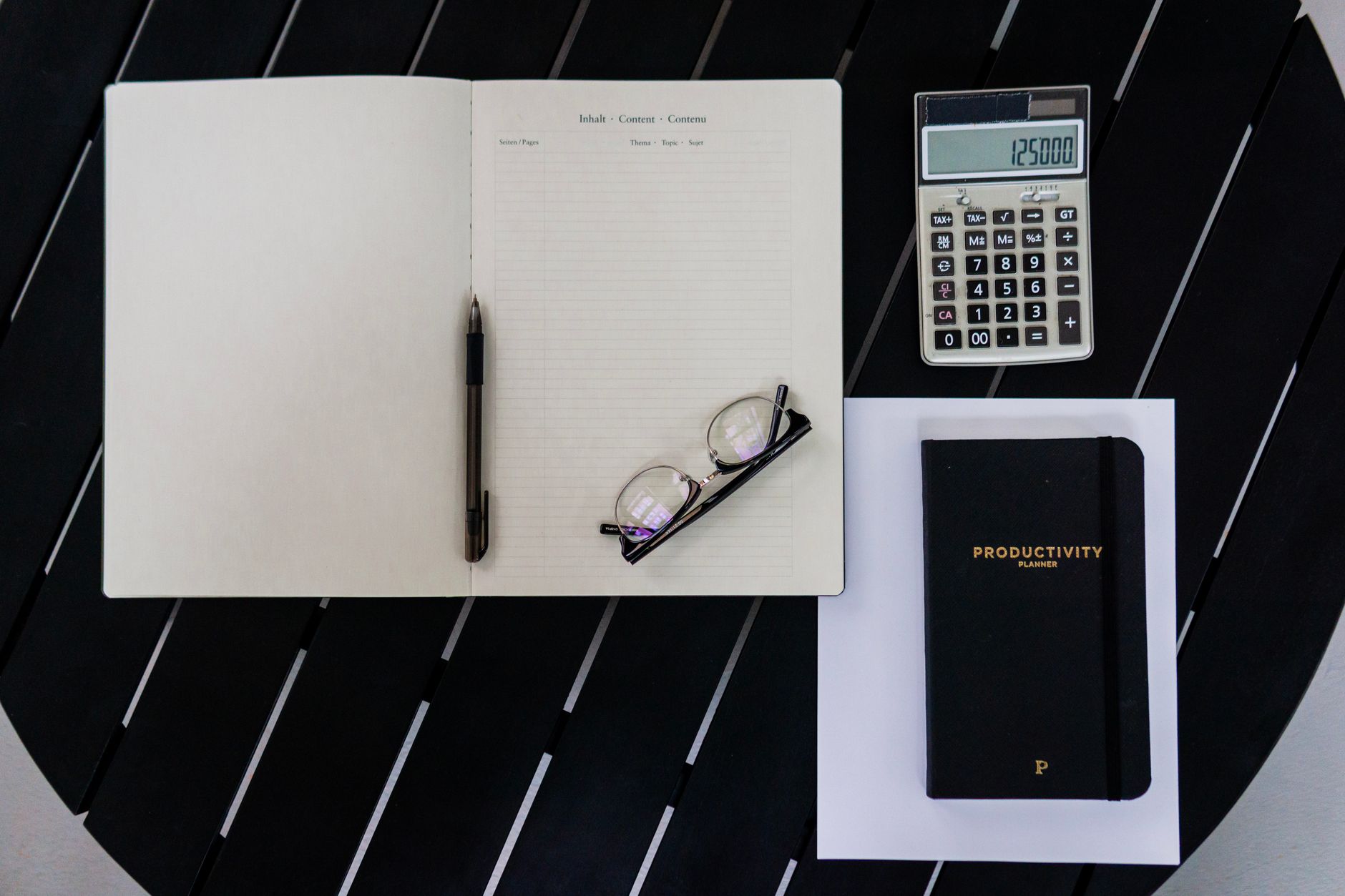 notebook calculator desk planning (Photo: PNW Production / Pexels)