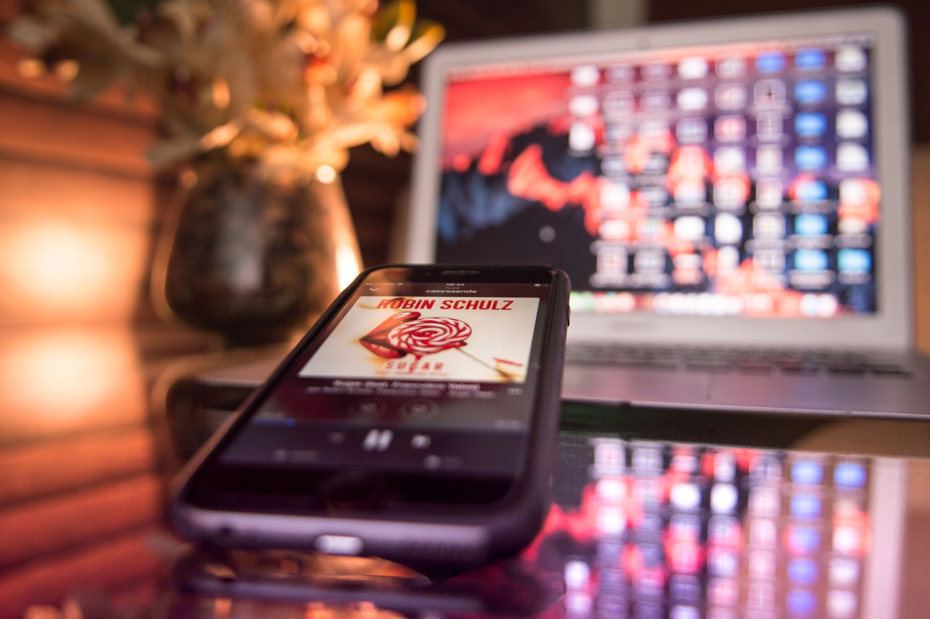 network connection digital music (Photo: Caio / Pexels)