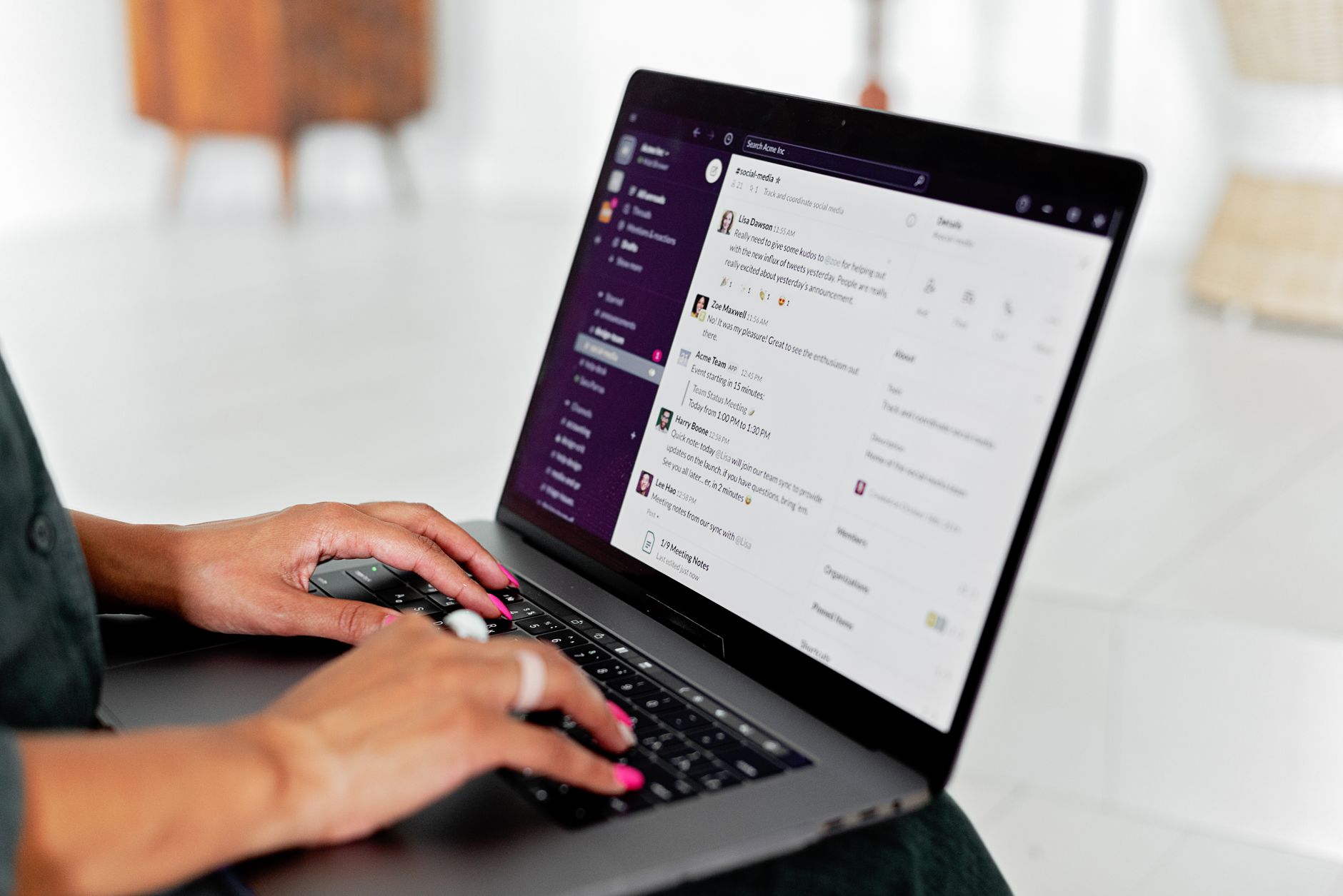 email laptop business contact (Photo: Mikhail Nilov / Pexels)